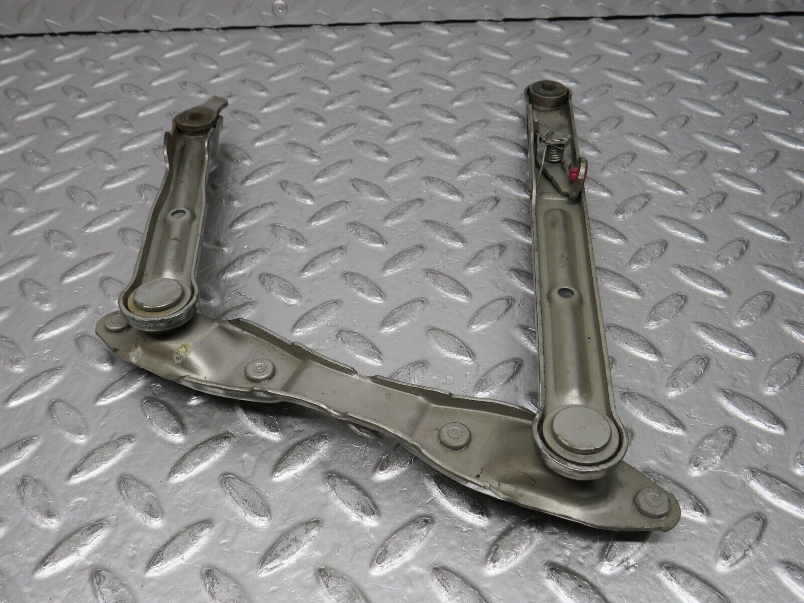 31660 Mercedes-Benz W201 190LE 1.8L Bonnet Hinge Left Side