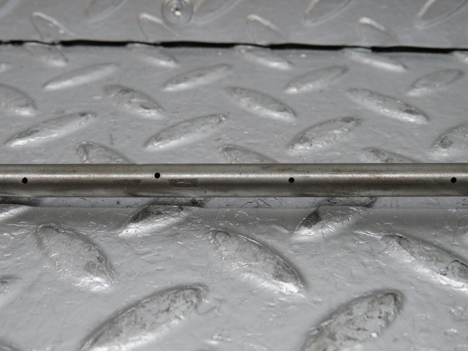 0267 Mercedes-Benz W123 220D Camshaft Oil Tube