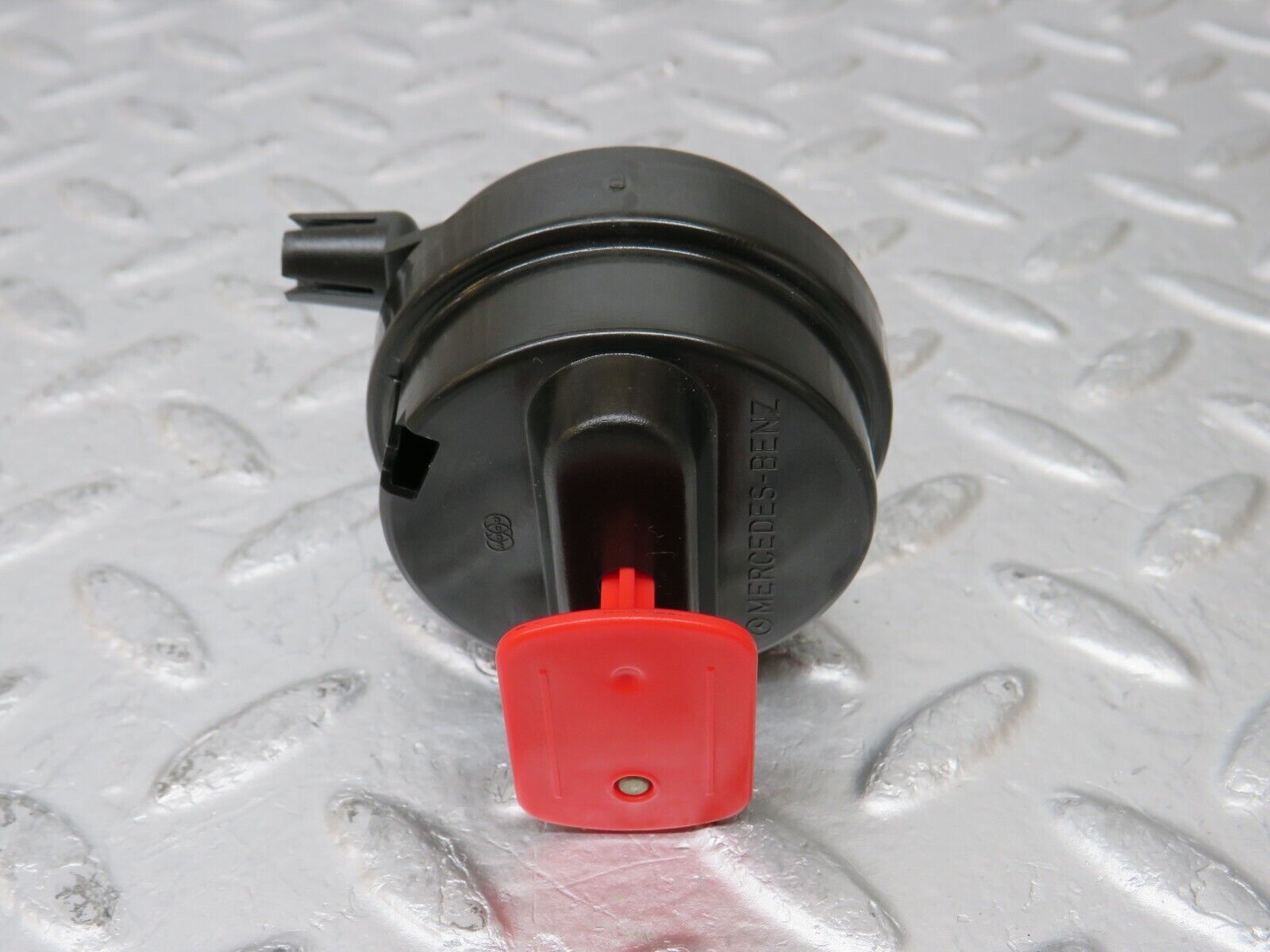 34895 Mercedes-Benz W210 320E Fuel Tank Flap Cap Vacuum Actuator