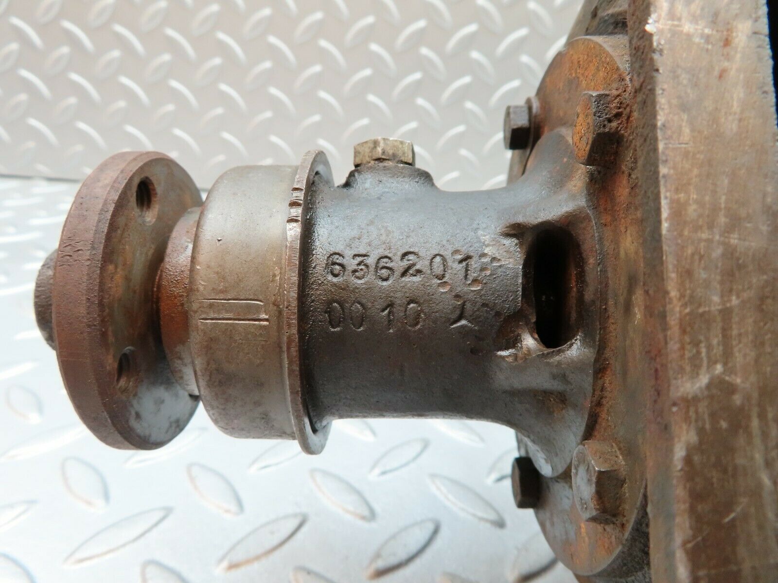 0352 Mercedes-Benz W120 180D Ponton Cylinder Head 6360160501