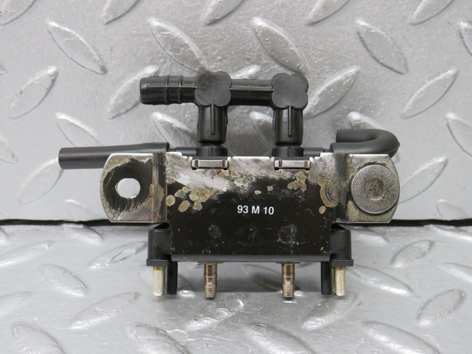 38325 Mercedes-Benz R129 280SL Coupe Solenoid Vacuum Valve 0025400097