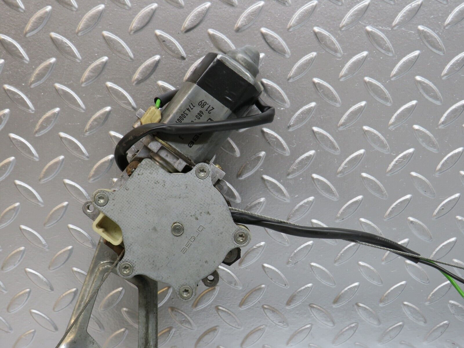 29287 Mercedes-Benz W124 230E Rear Left Power Window Regulator With Motor 774.30009/04