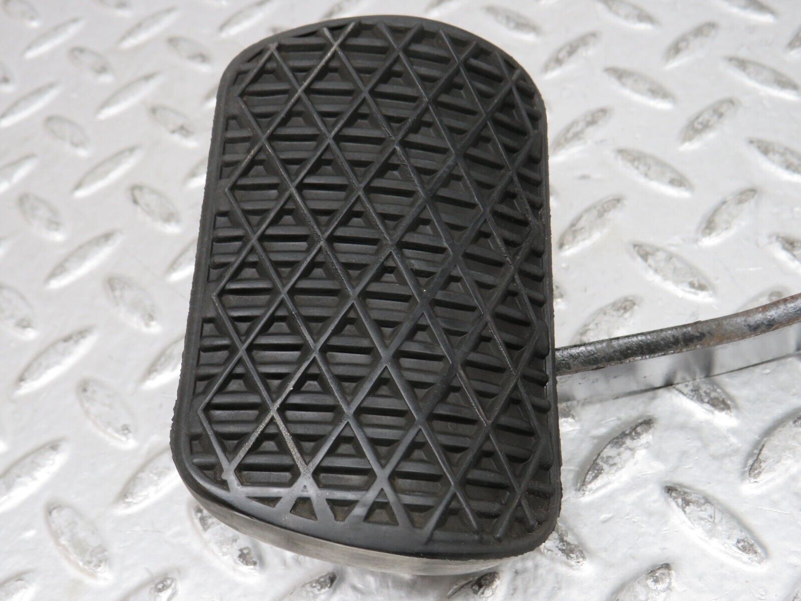 28597 Mercedes-Benz W123 230E Brake Pedal With Rubber 1232910082