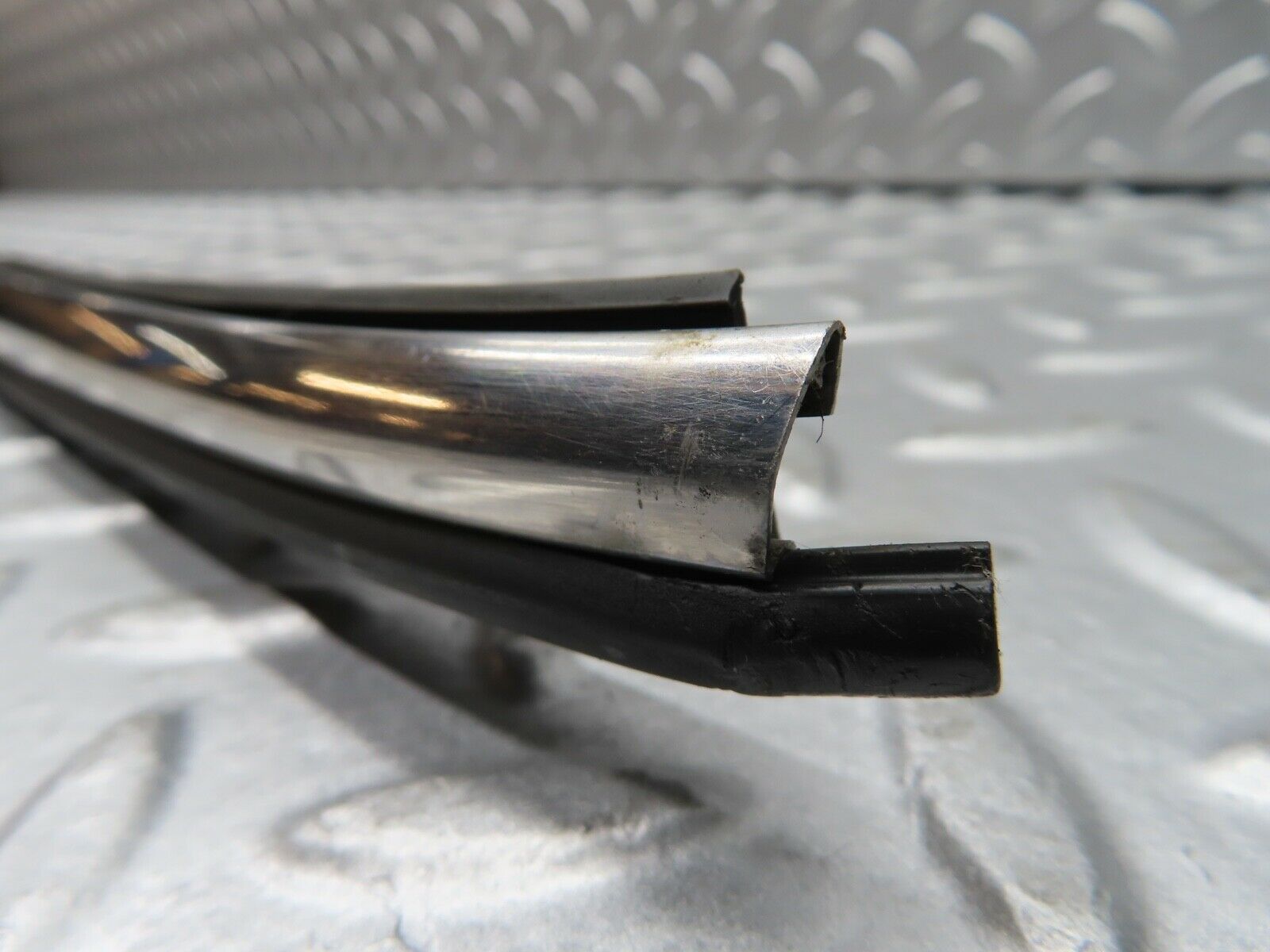 20463 Mercedes-Benz W114 280CE Coupe Rear Left Fender Wing Centre Moulding Trim