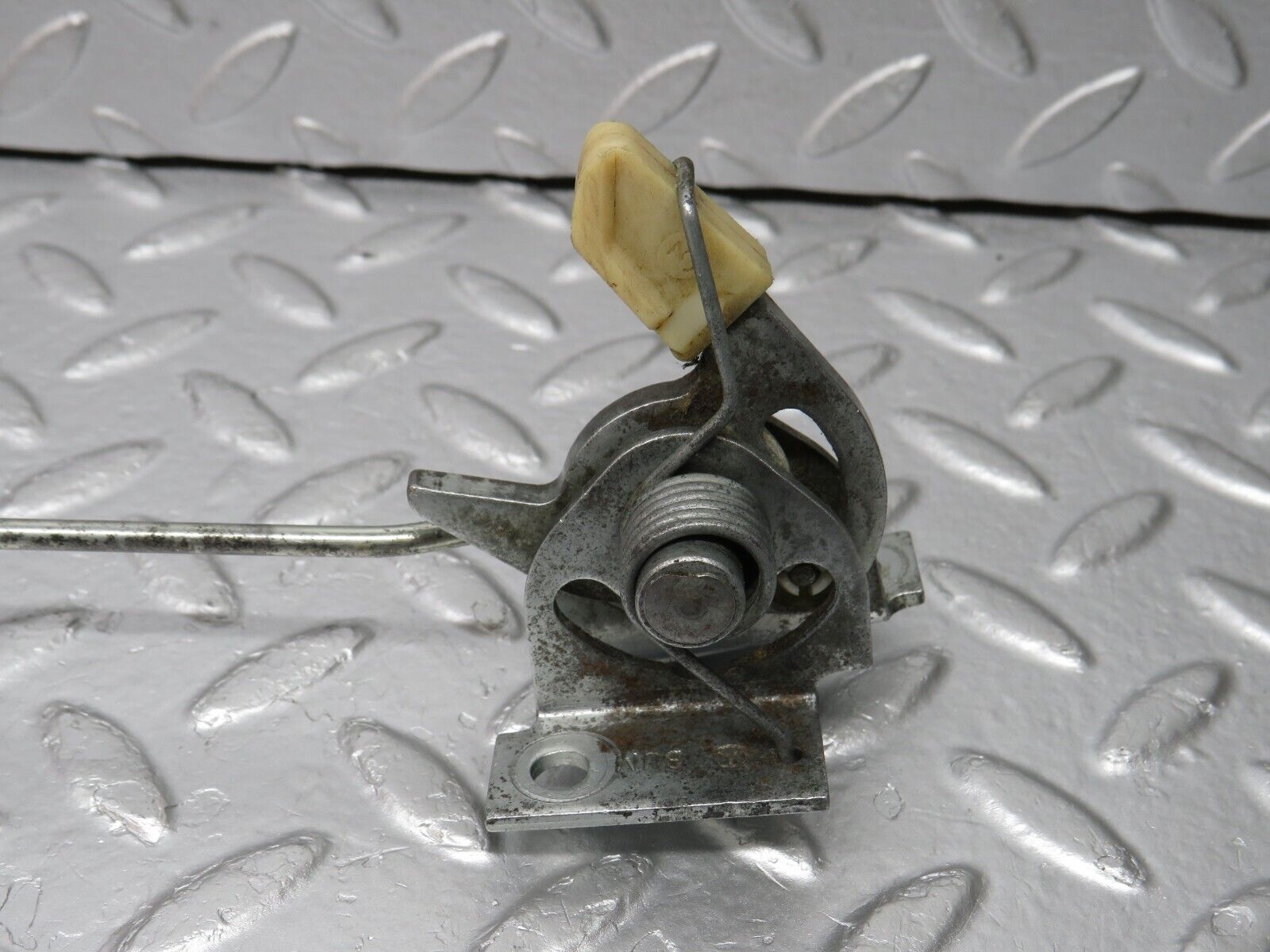 32563 Mercedes-Benz S124 300TE Wagon Rear Left Seat Bench Locking Mechanism