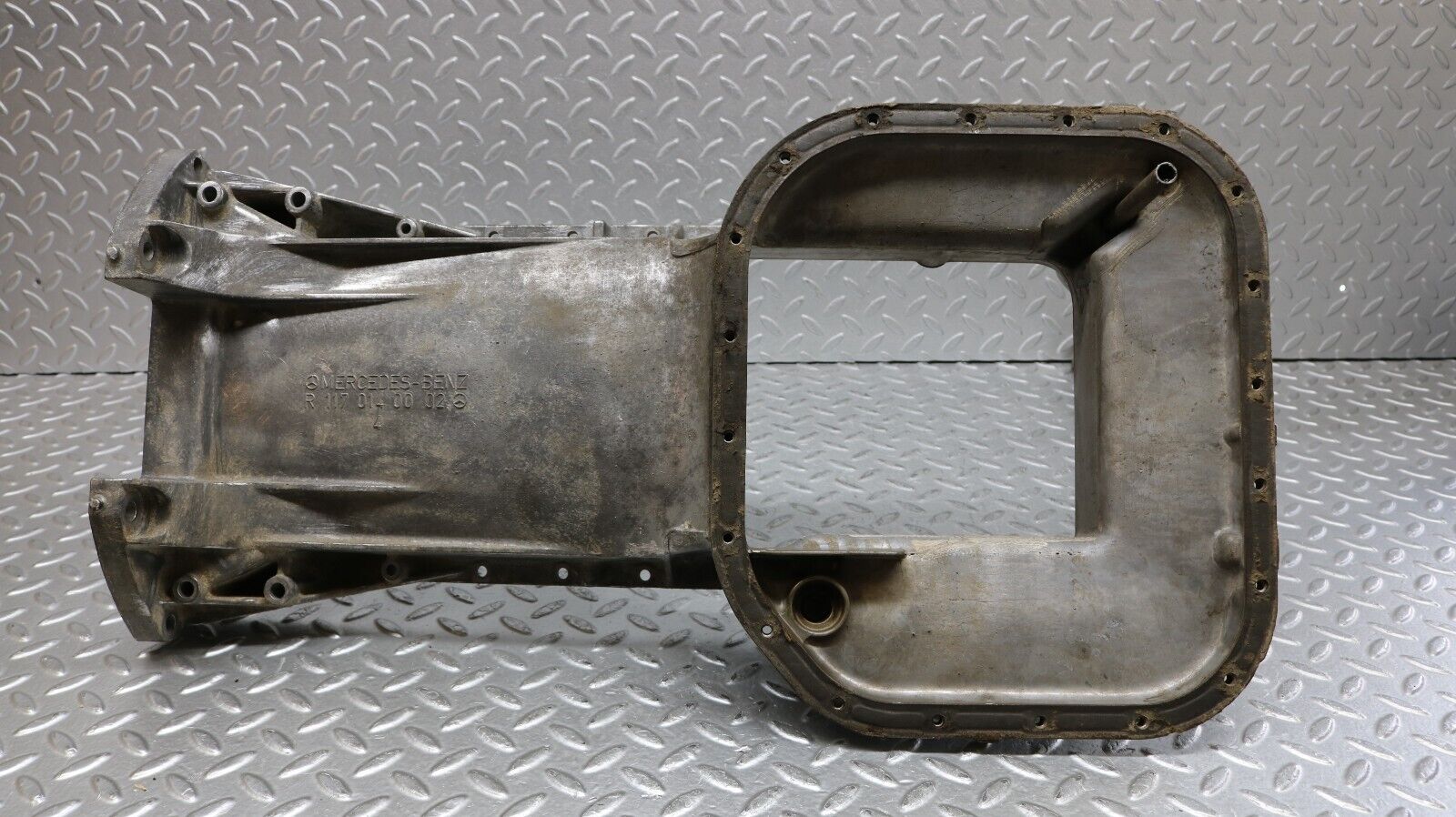 37172 Mercedes-Benz C126 420SEC Coupe Oil Pan Oil Sump 1170140002