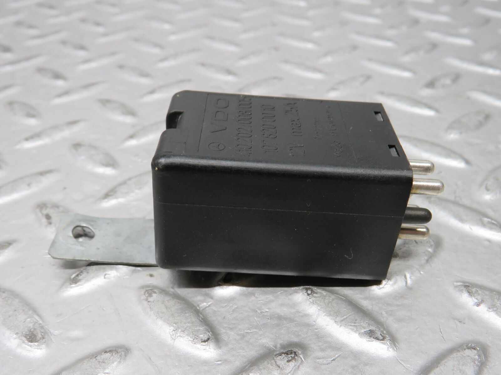 28669 Mercedes-Benz W123 230E Rear Heated Window Relay 1078200010