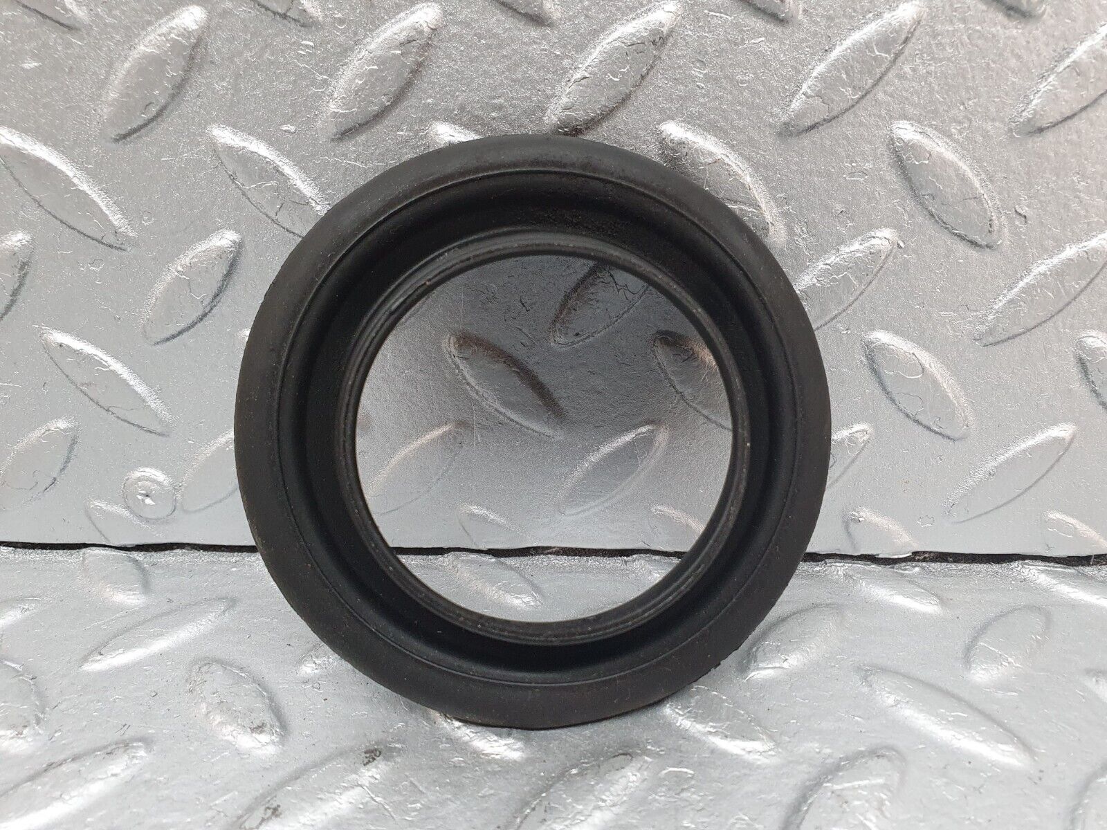 41031 Mercedes-Benz W126 300SE Fuel Tank Filler Rubber Gasket 1239973581