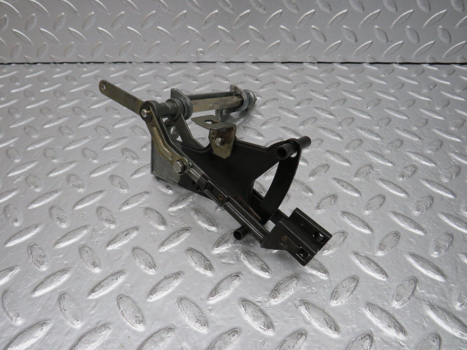 32276 Mercedes-Benz C107 350SLC Coupe Coupe Heater Control Mechanism