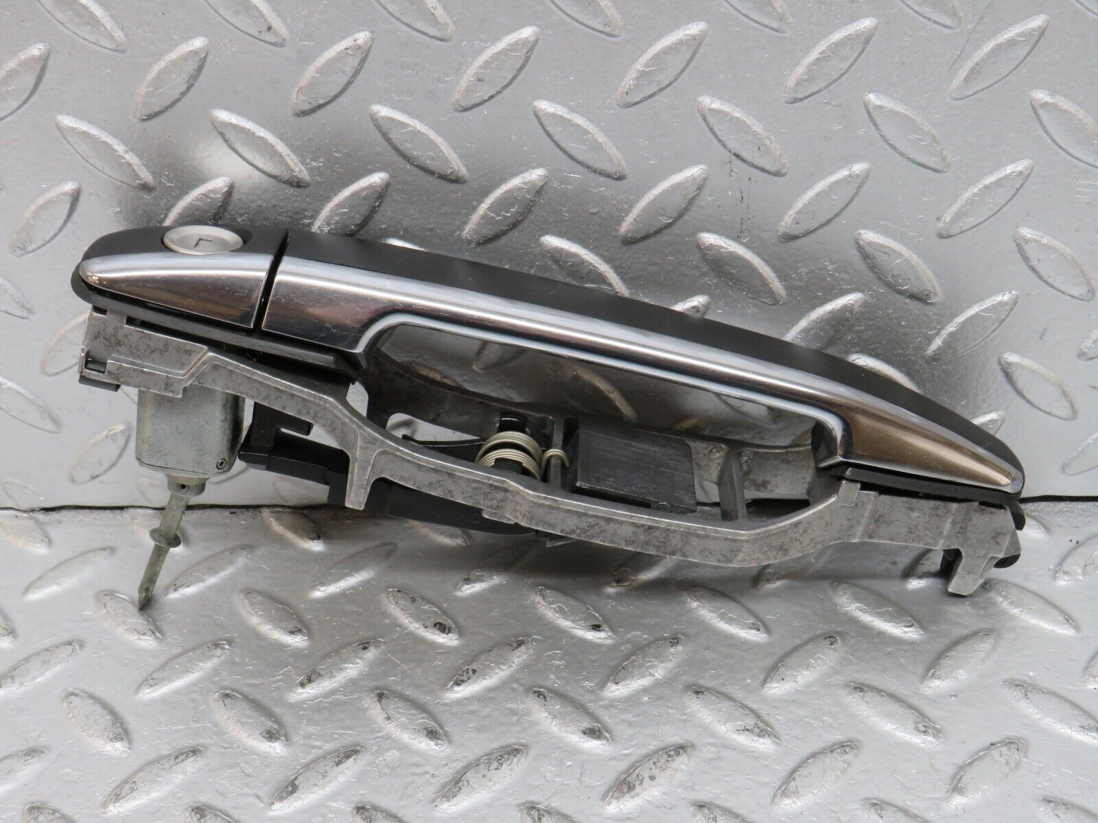 33419 Mercedes-Benz W202 C180 Front Left Exterior Door Handle No Key