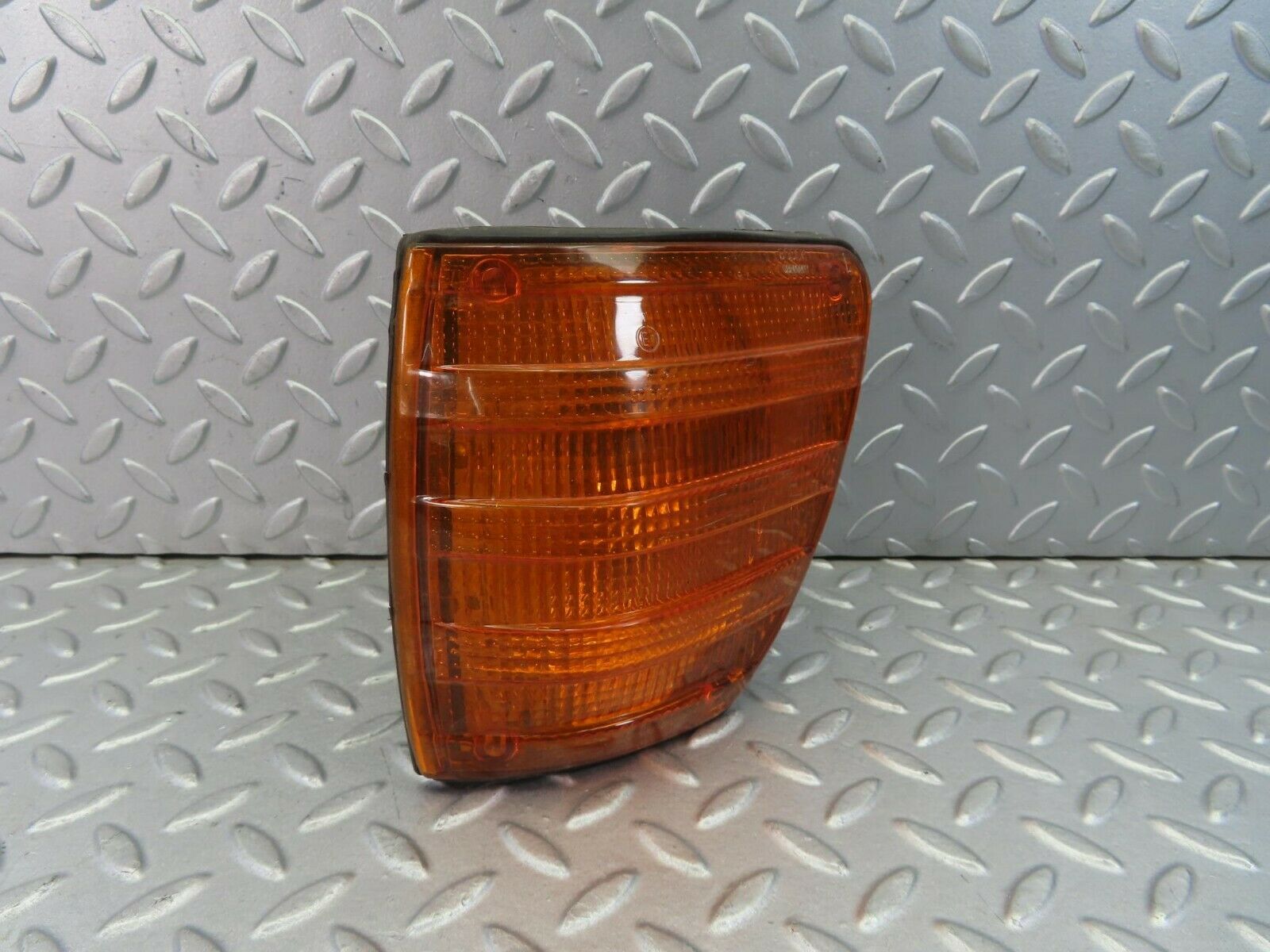 8546 Mercedes-Benz W116 Indicator Light Front Left 1305233001