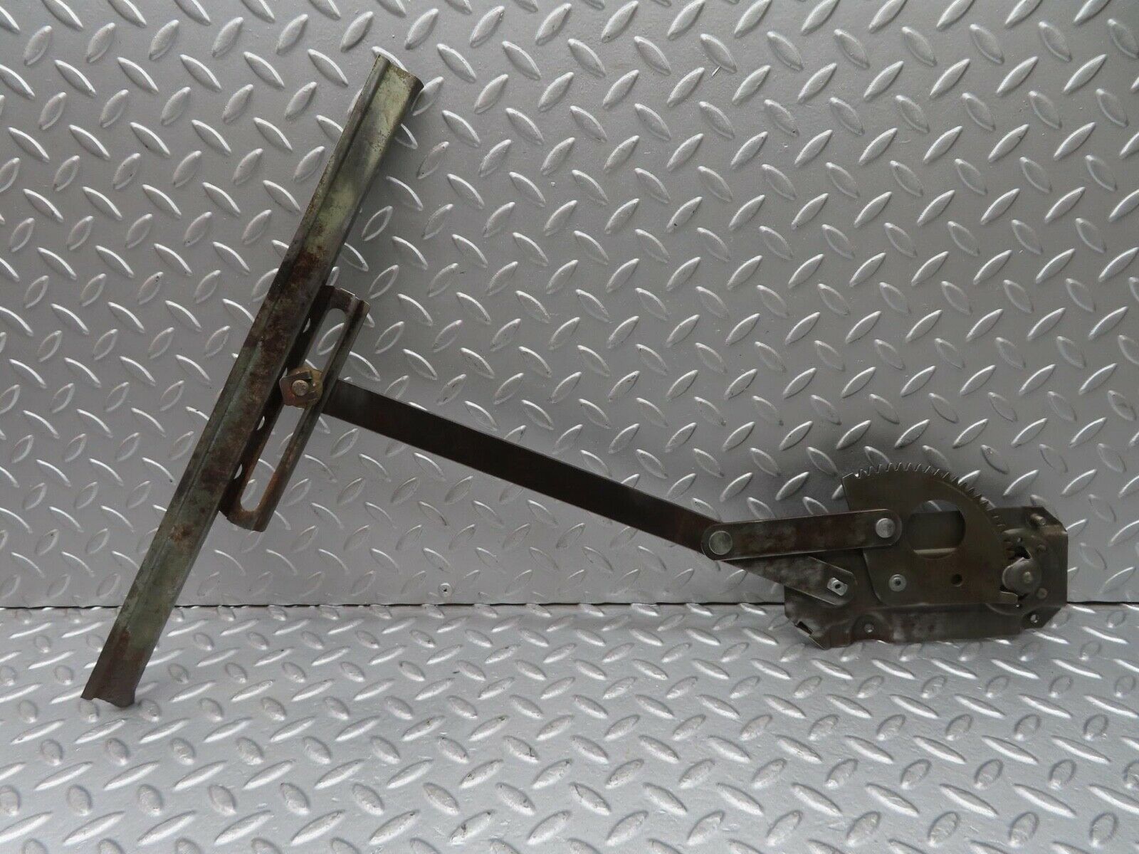 13034 Mercedes-Benz W111 220S Front Right Manual Window Regulator