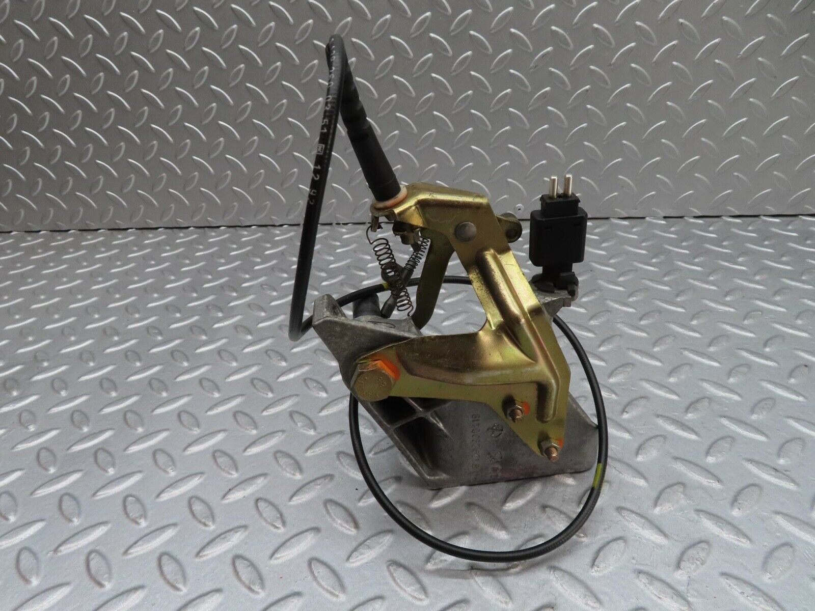 11960 Mercedes-Benz R129 300SL Coupe Brake Pedal Bracket 1292900419