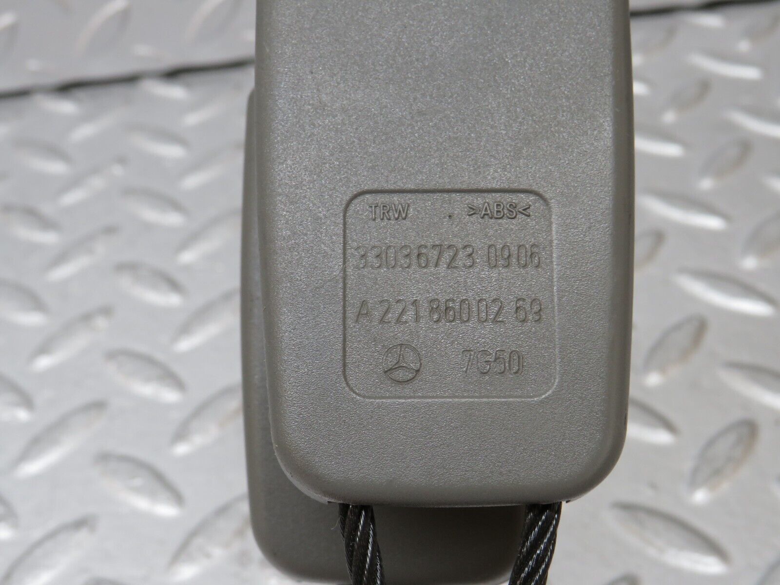 35279 Mercedes-Benz W221 Rear Seat Belt Set & Buckles 2218600485 2218600385