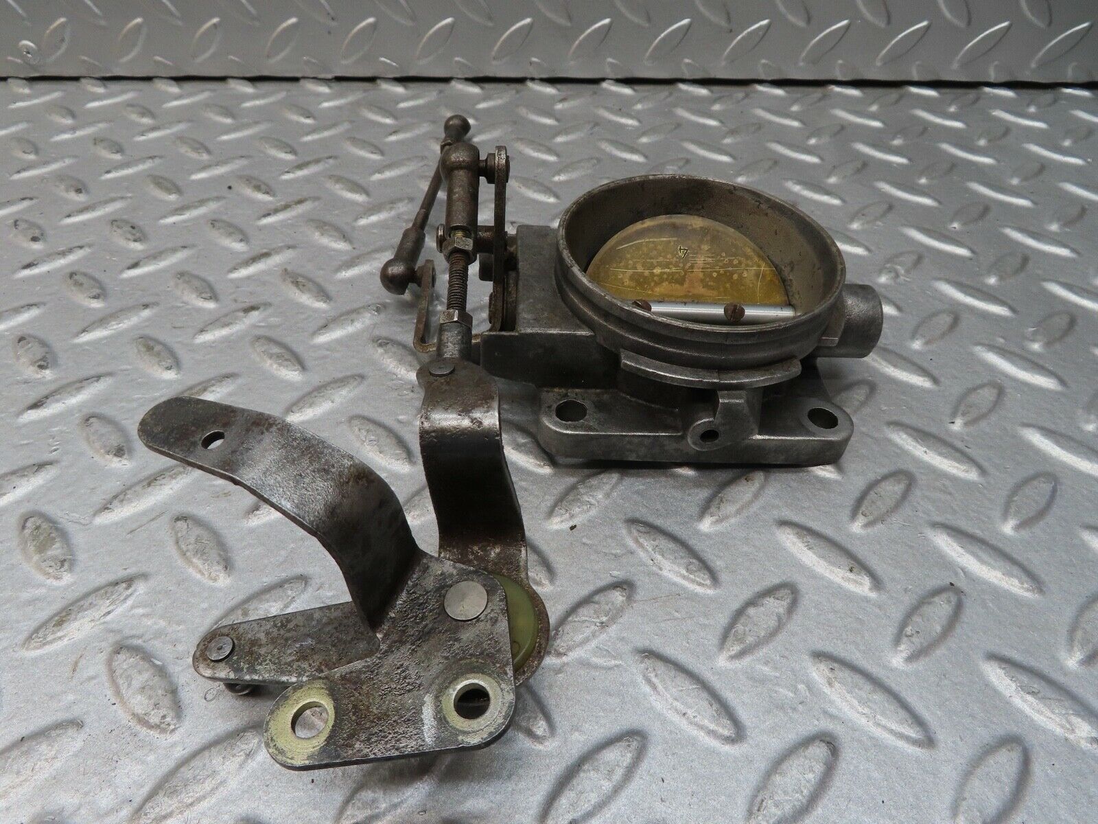 17048 Mercedes-Benz C123 280CE Coupe Throttle Body Valve & Linkage 0011404153