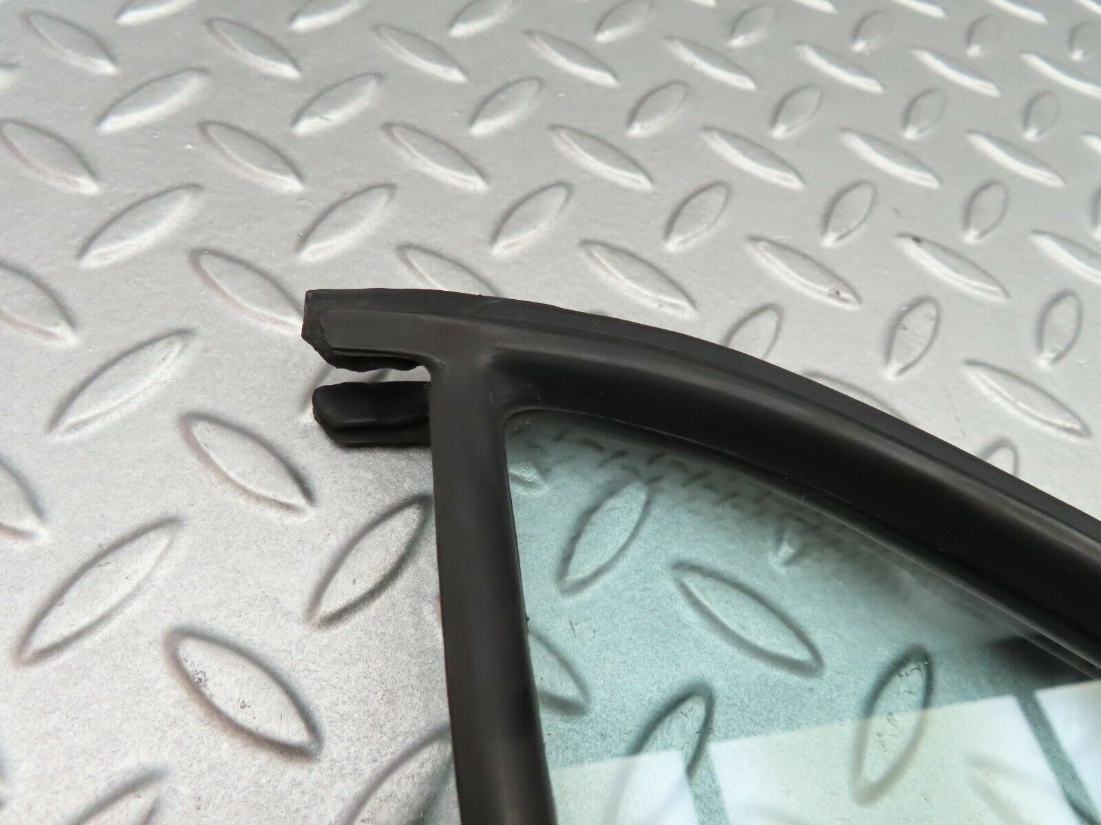 5709 Mercedes-Benz W123 200 Rear Left Quarter Window