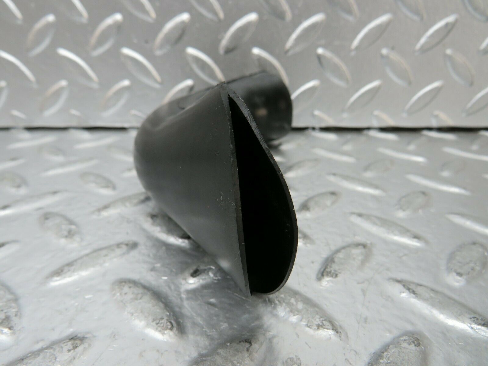 23352 Mercedes-Benz W116 350SE Water Drain Hose Pipe 1168350397