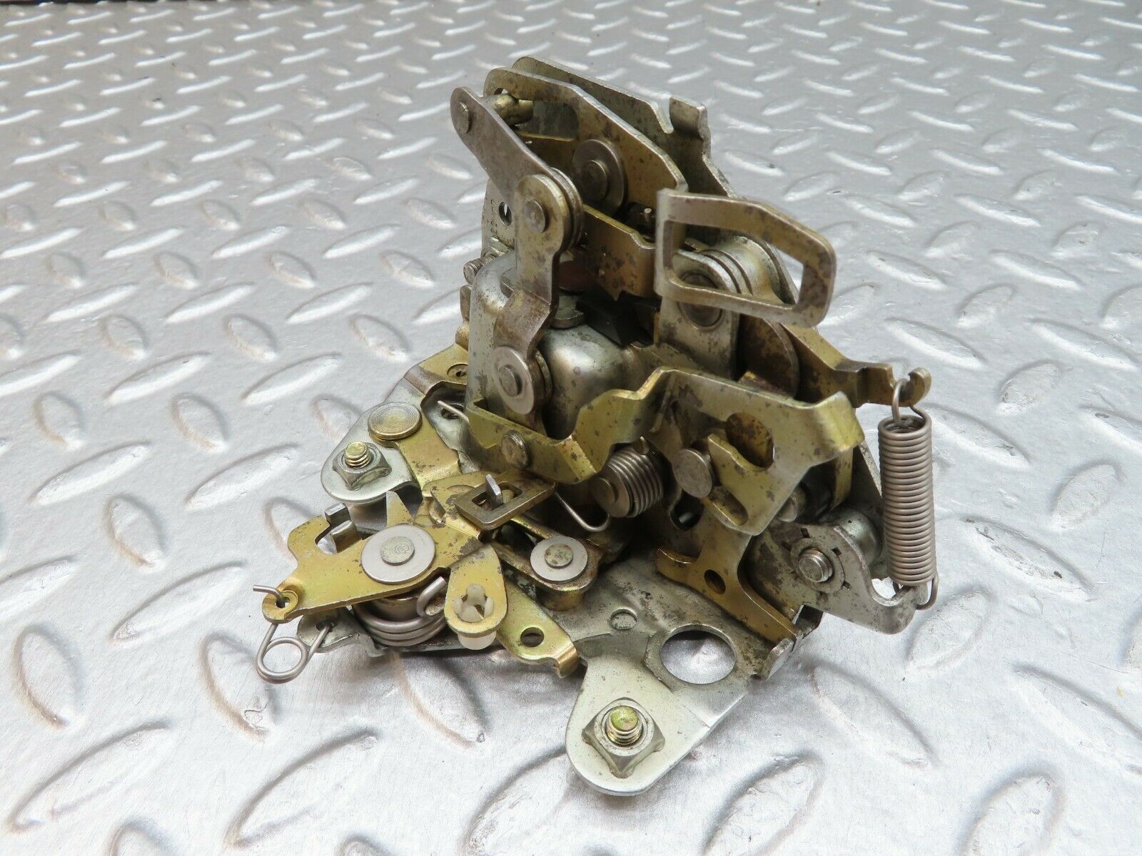 18041 Mercedes-Benz W123 200 Rear Left Door Lock Mechanism