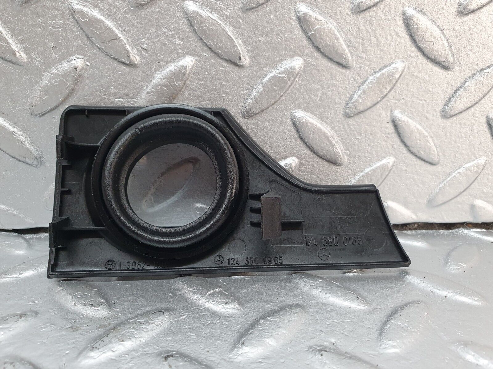 41561 Mercedes-Benz W124 200E Ignition Switch Cover Surround 1246800965 1246800165