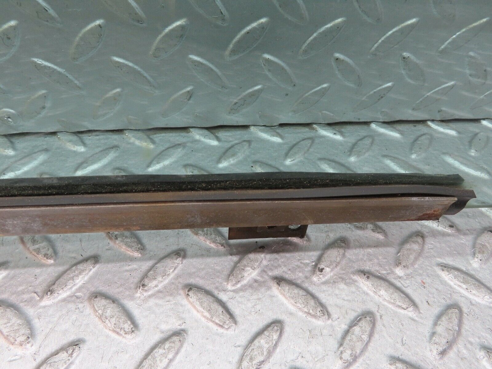 18812 Mercedes-Benz W116 Rear Right Door Window Glass