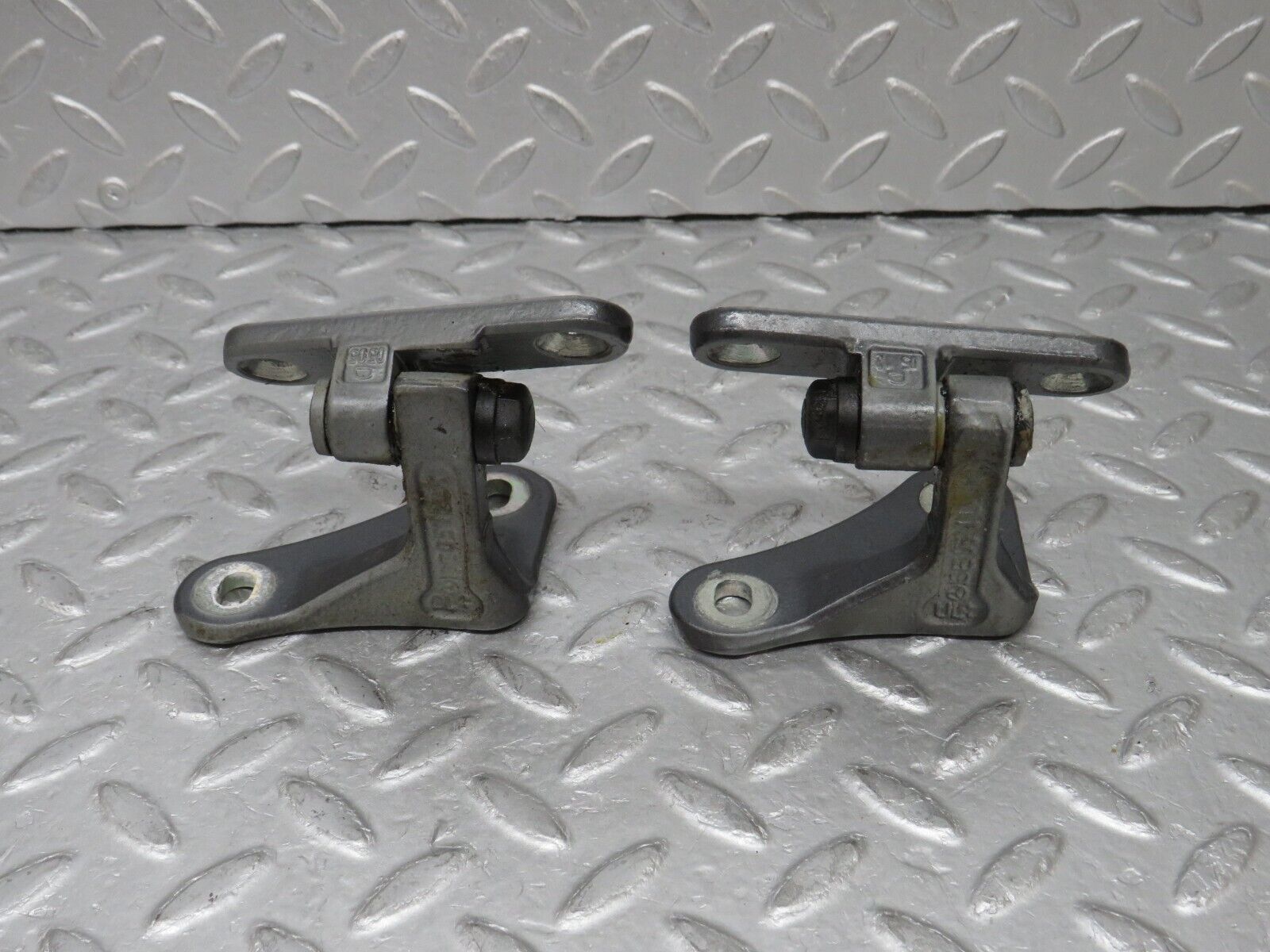 35267 Mercedes-Benz W221 Front Left Door Hinge