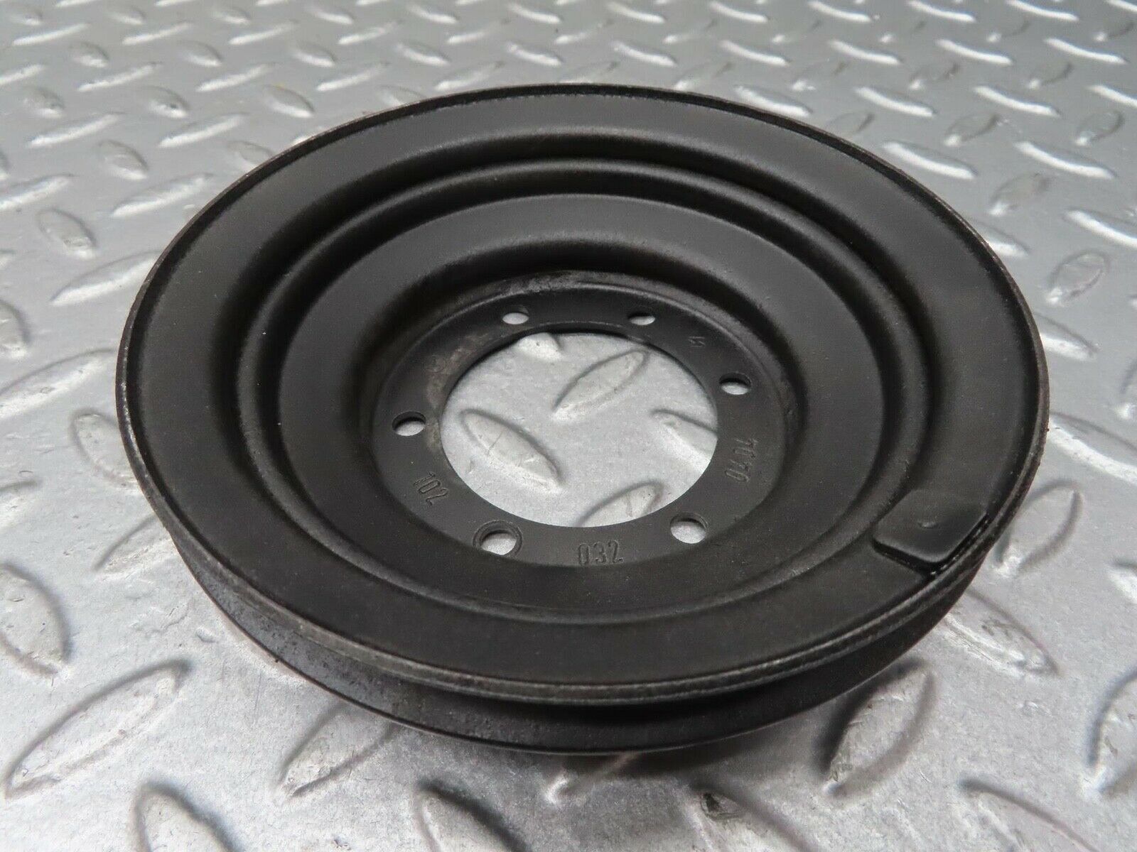 13616 Mercedes-Benz W123 200 Crankshaft Pulley 1020320404