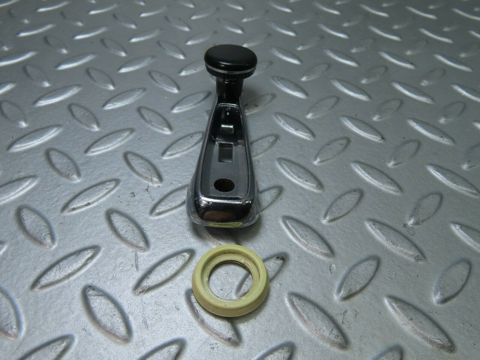 7262 Mercedes-Benz W116 450SE Window Lifter Crank Handle