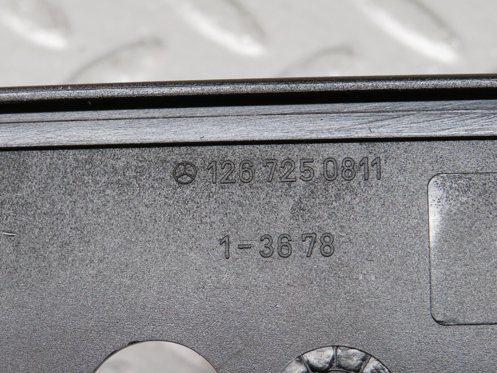 36029 Mercedes-Benz W126 420SE Mirror Triangle Cover Right Side 1267250811