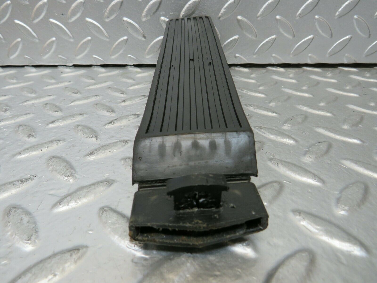23358 Mercedes-Benz W116 350SE Accelerator Pedal With Rubber 1163010182