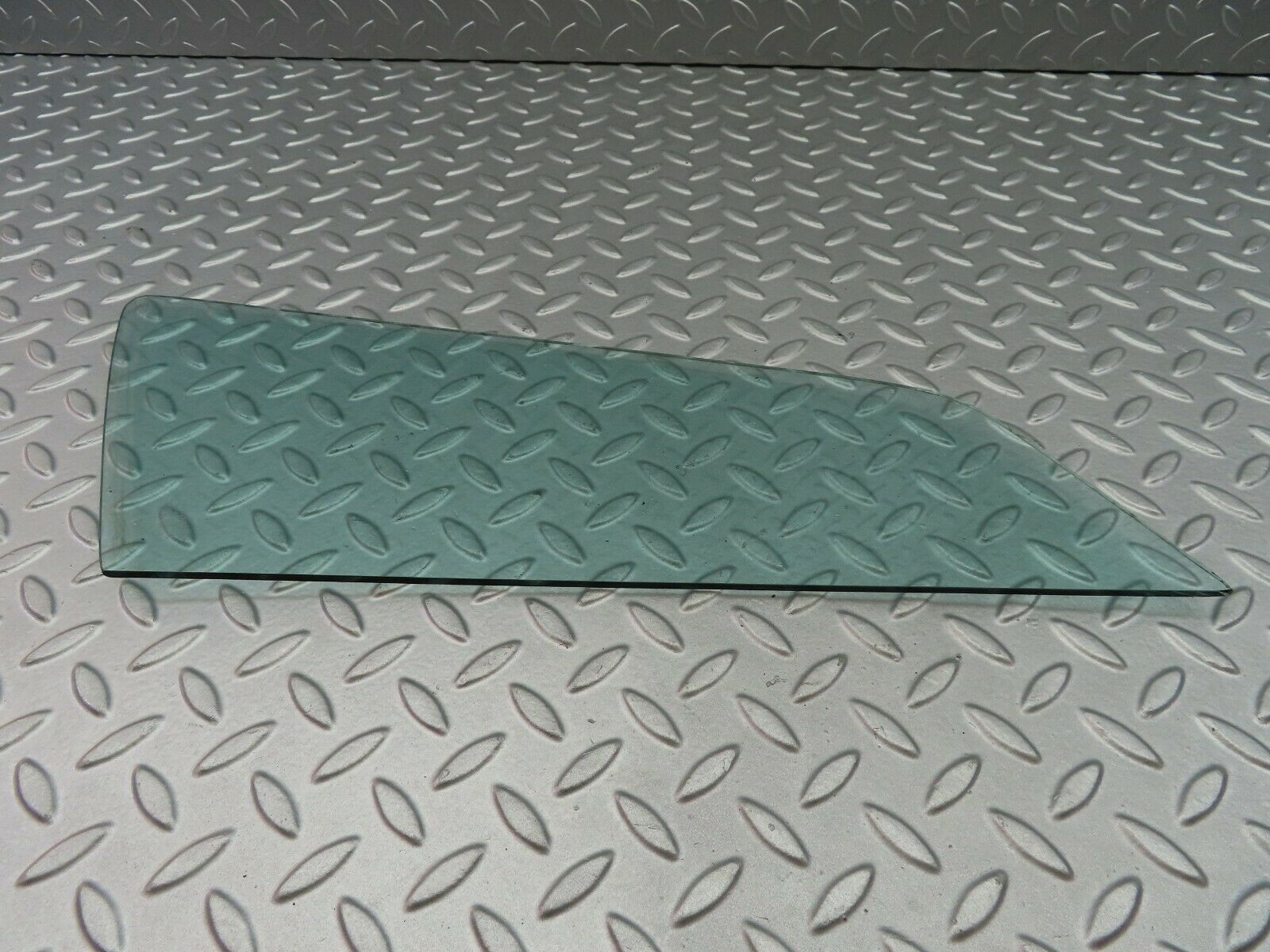 6924 Mercedes-Benz C107 350SLC Coupe Rear Left Quarter Window Glass