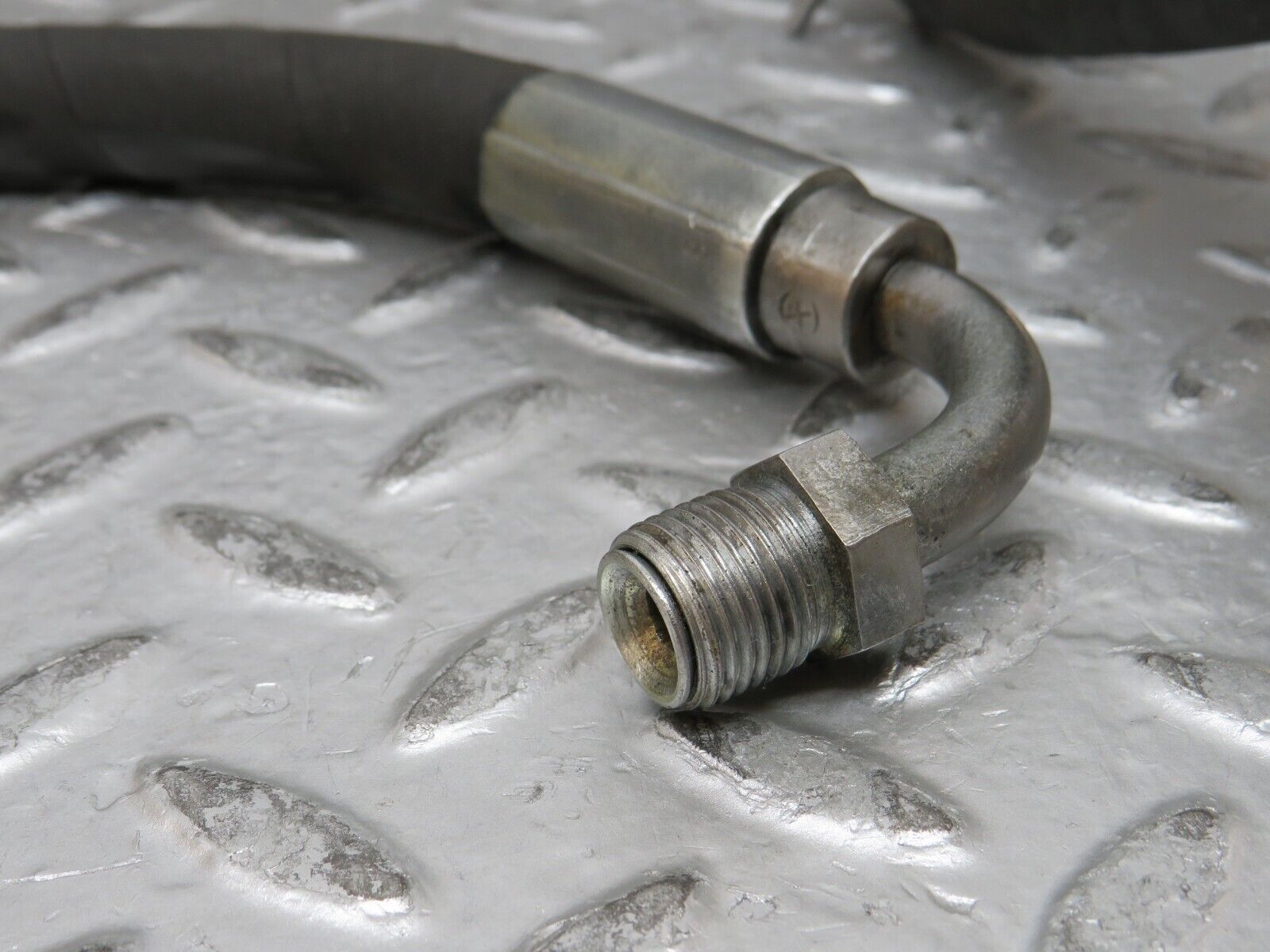 28434 Mercedes-Benz S123 240D Wagon Power Steering Pump Oil Pipe Hose