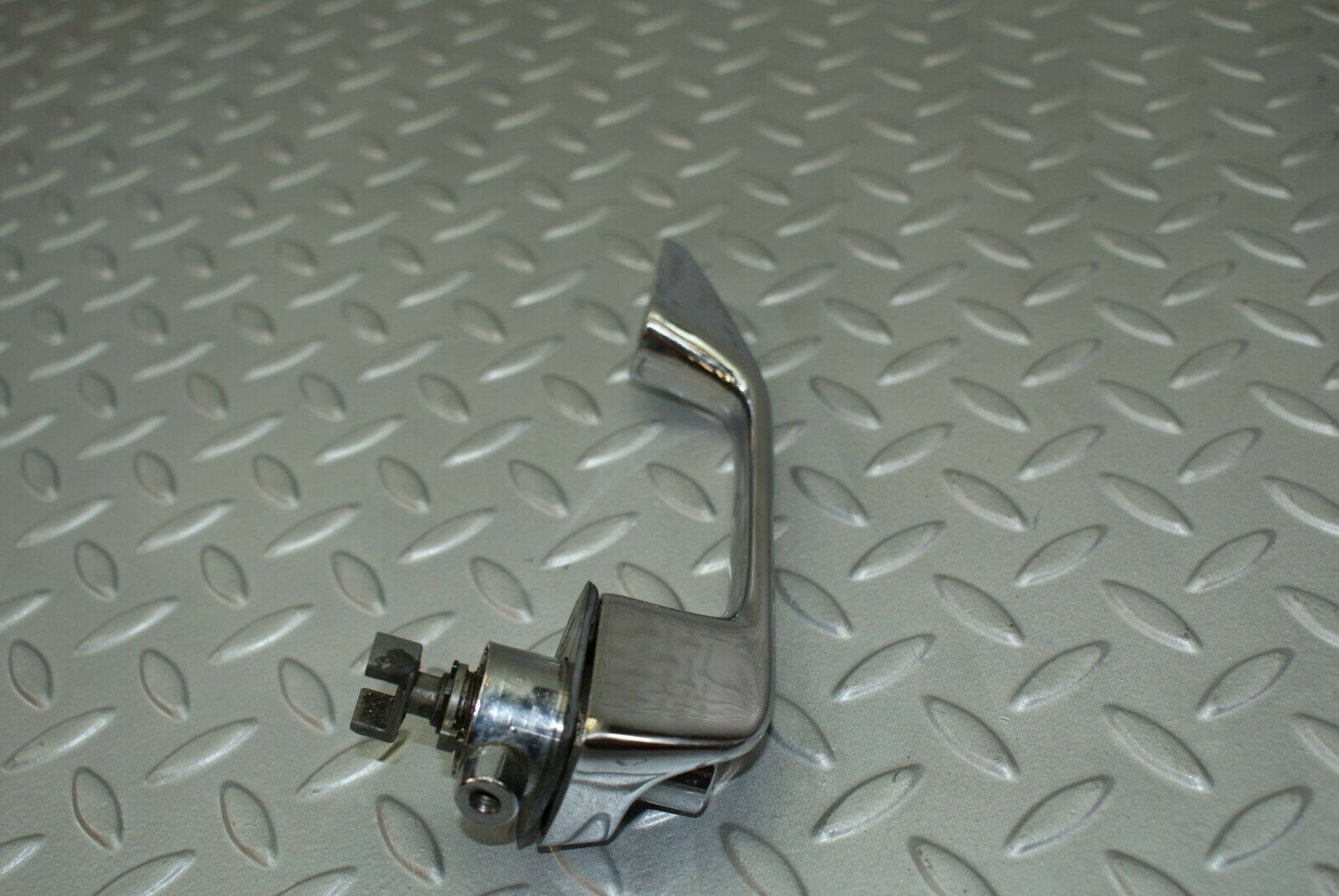 3104 Mercedes-Benz W115 220D Door Handle Front Right 1157660201