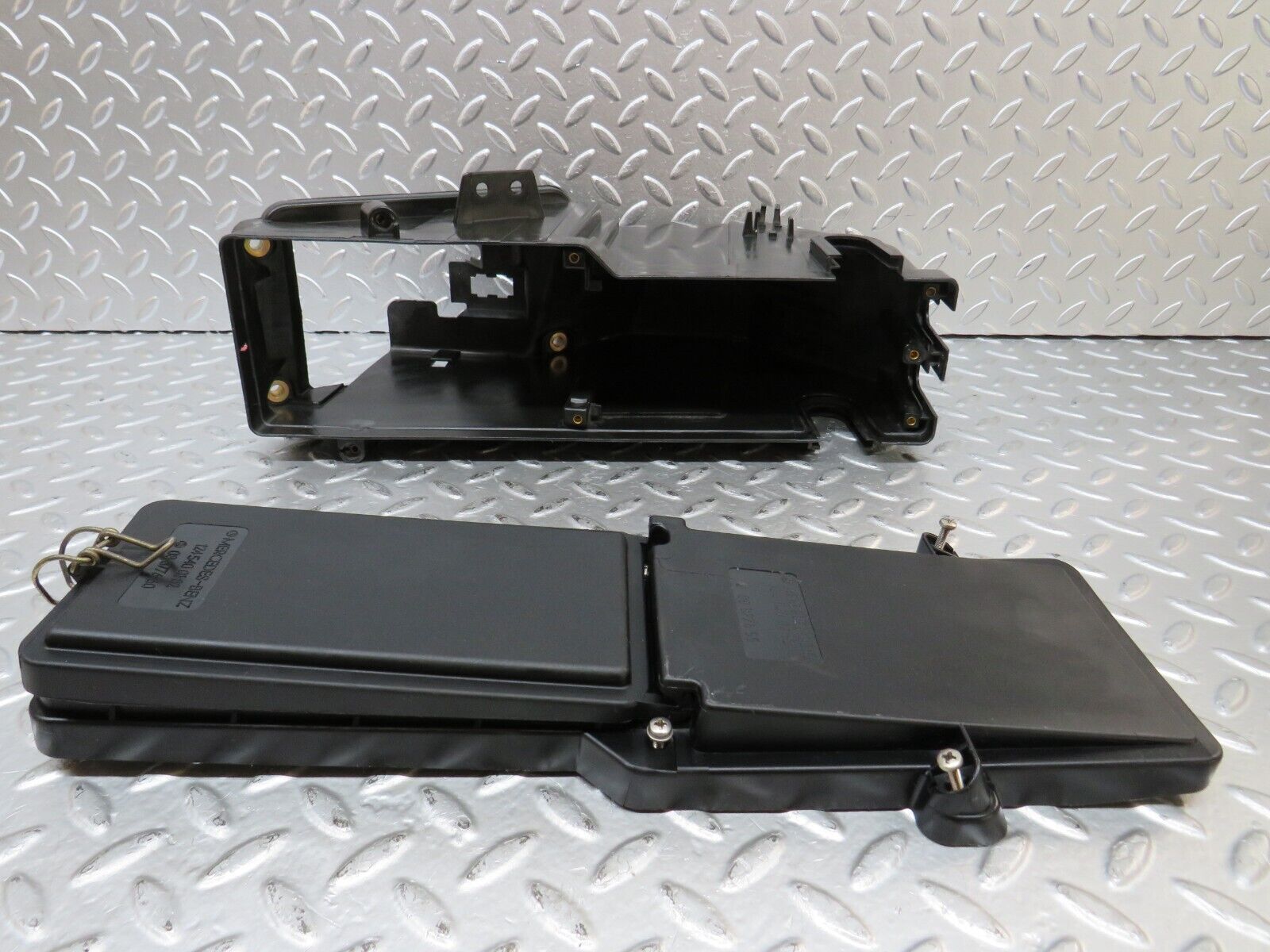 26581 Mercedes-Benz C124 220CE Coupe Fuse Box 1245401850 1245400282