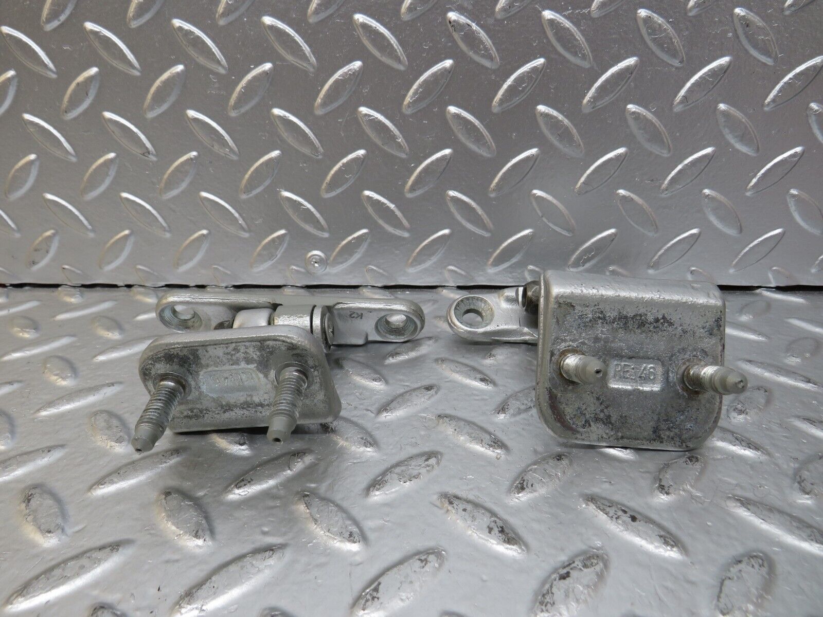 24761 Mercedes-Benz W140 S320 Door Hinges Pair
