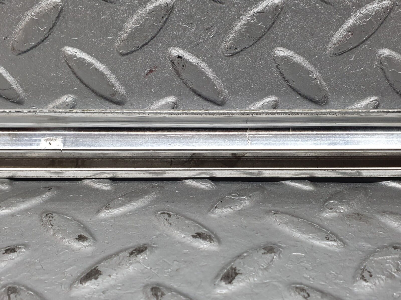 41190 Mercedes-Benz W126 300SE Front Left Door Chrome Moulding Trim