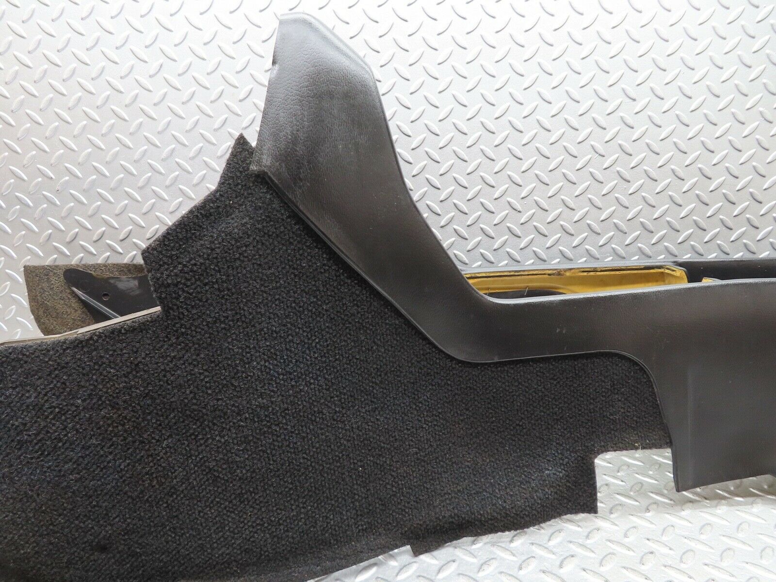 19027 Mercedes-Benz W123 300D Centre Console Black