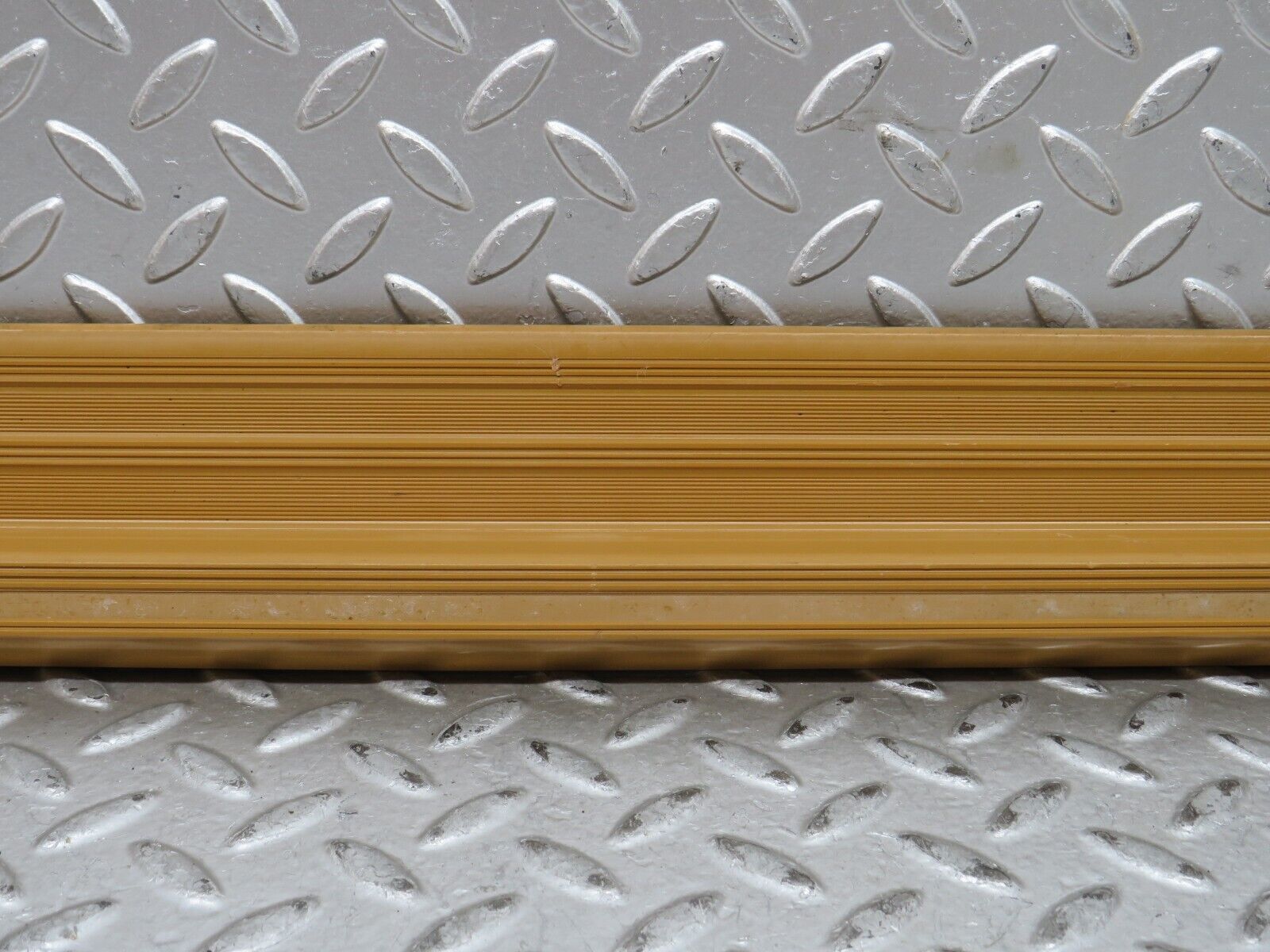 28554 Mercedes-Benz W123 230E Front Right Door Sill Trim Palomino