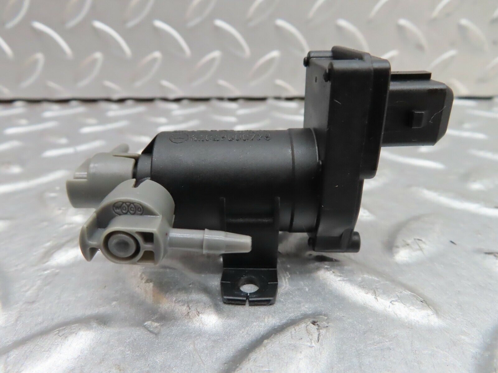 19372 Mercedes-Benz C140 CL420 Coupe Vacuum Valve 2028000778