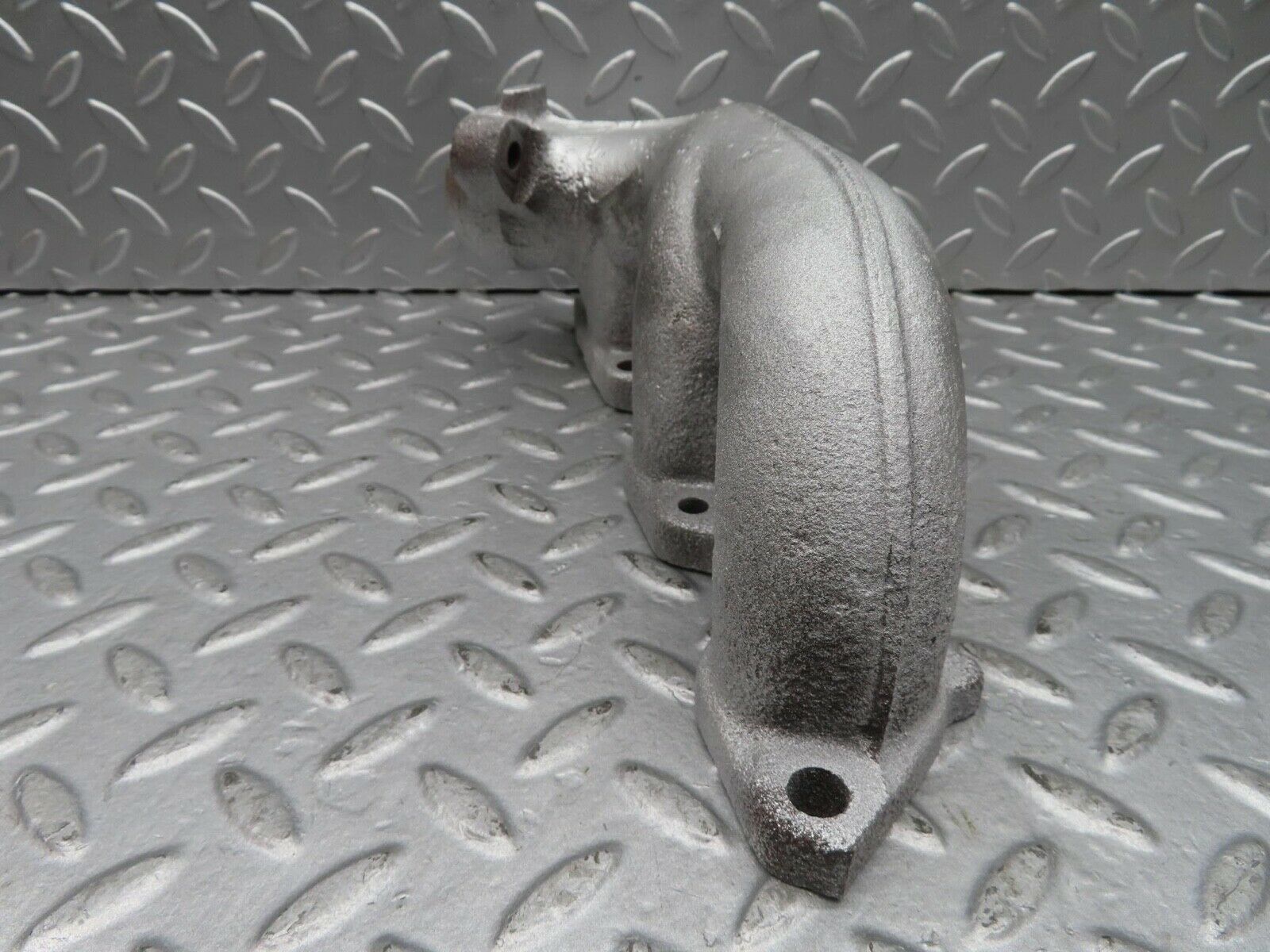 16419 Mercedes-Benz W124 260E Exhaust Manifold 4-6 Cylinder 1031422202