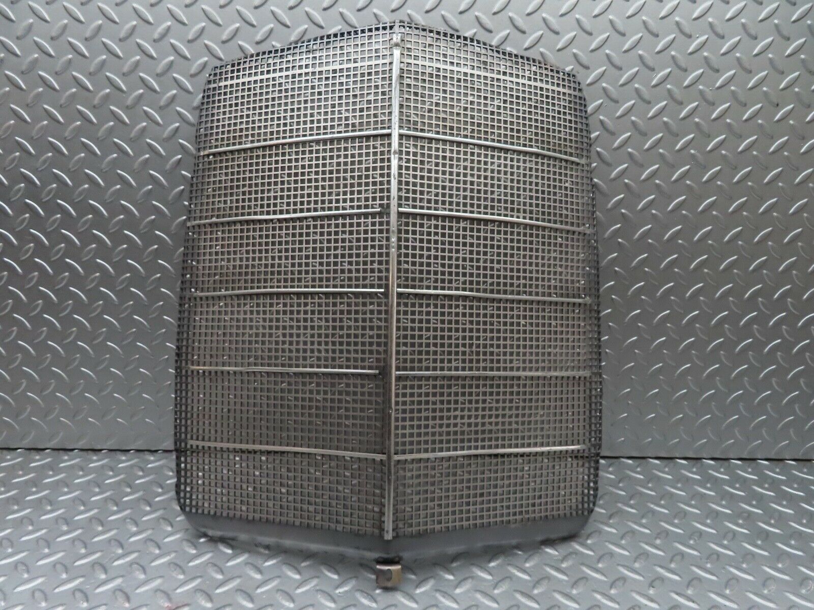 19798 Mercedes-Benz W121 190b Ponton Bonnet Grill