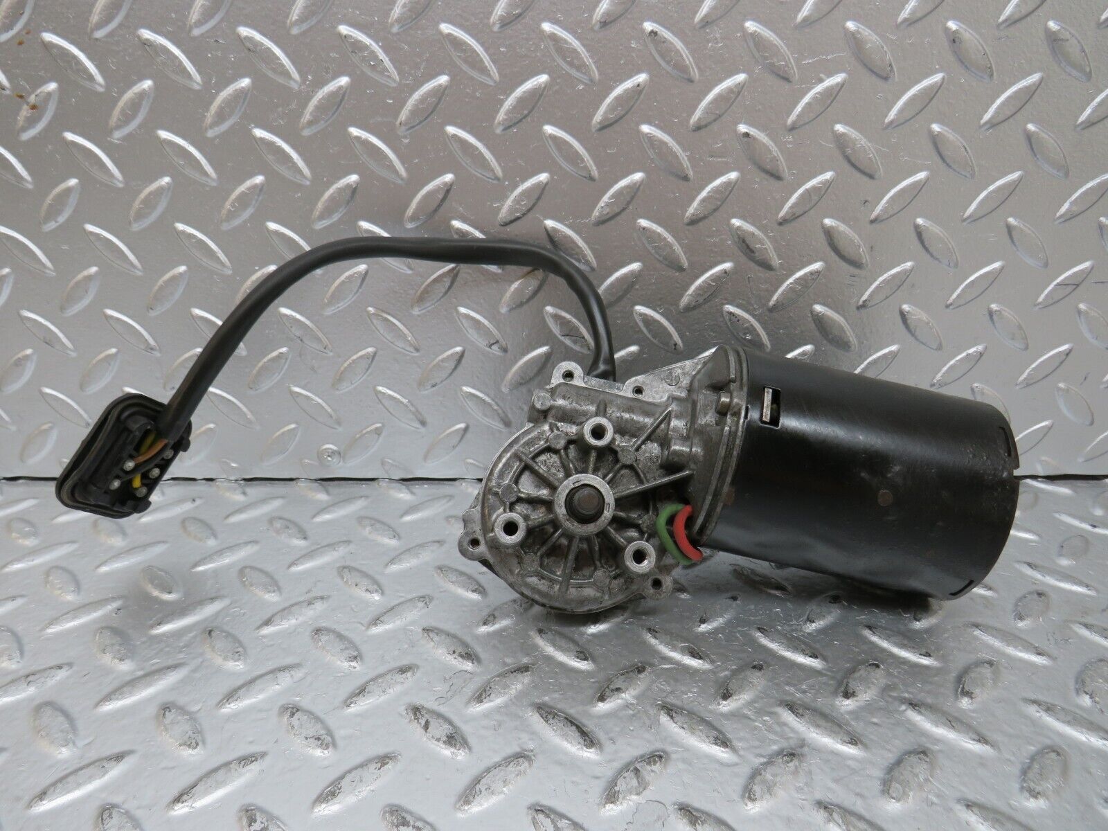 26330 Mercedes-Benz W116 450SE Wiper Motor Bosch 0390341077