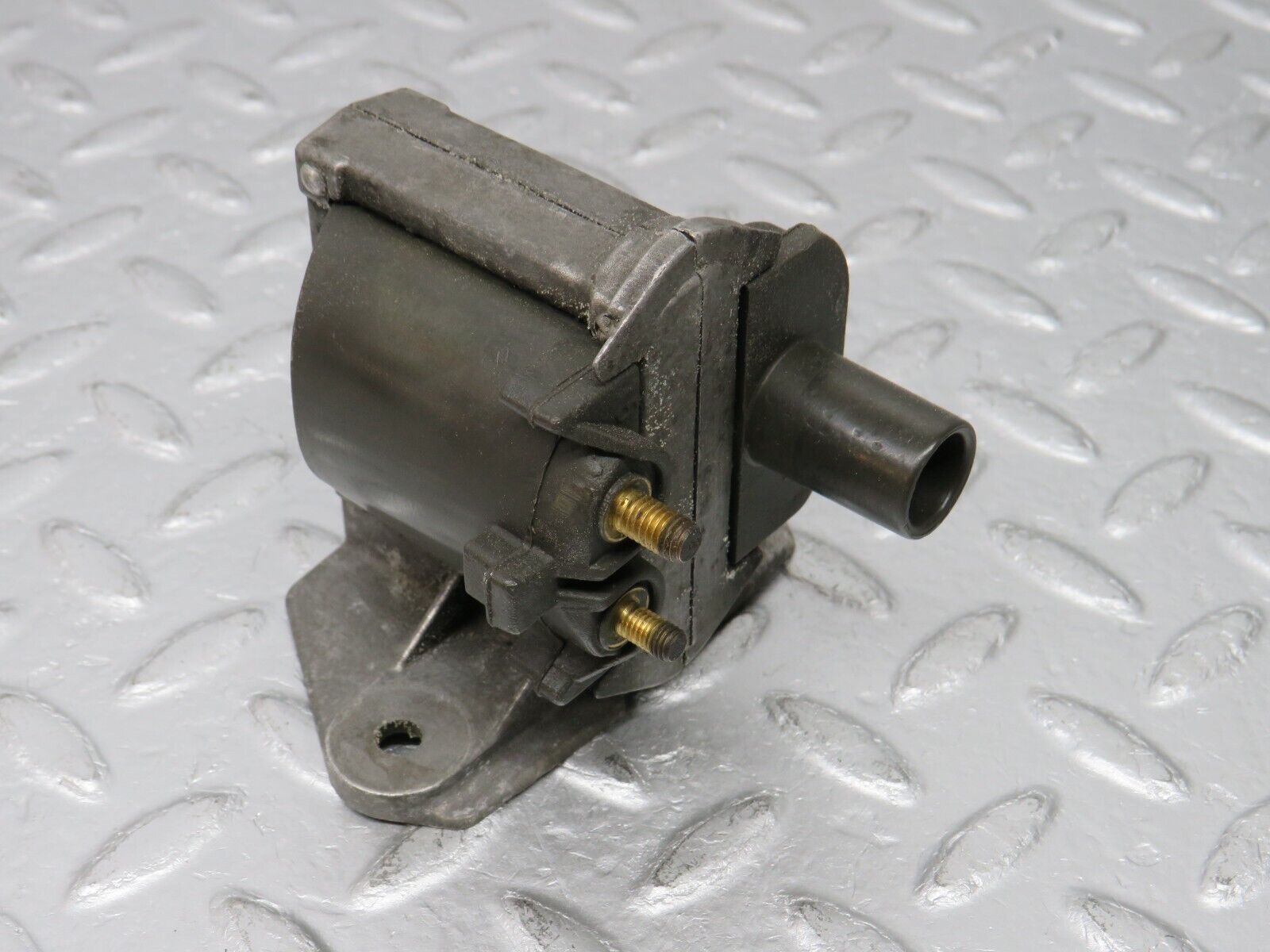 38852 Mercedes-Benz W201 190E 2.6L Ignition Coil 0001585403 2051.0170.002