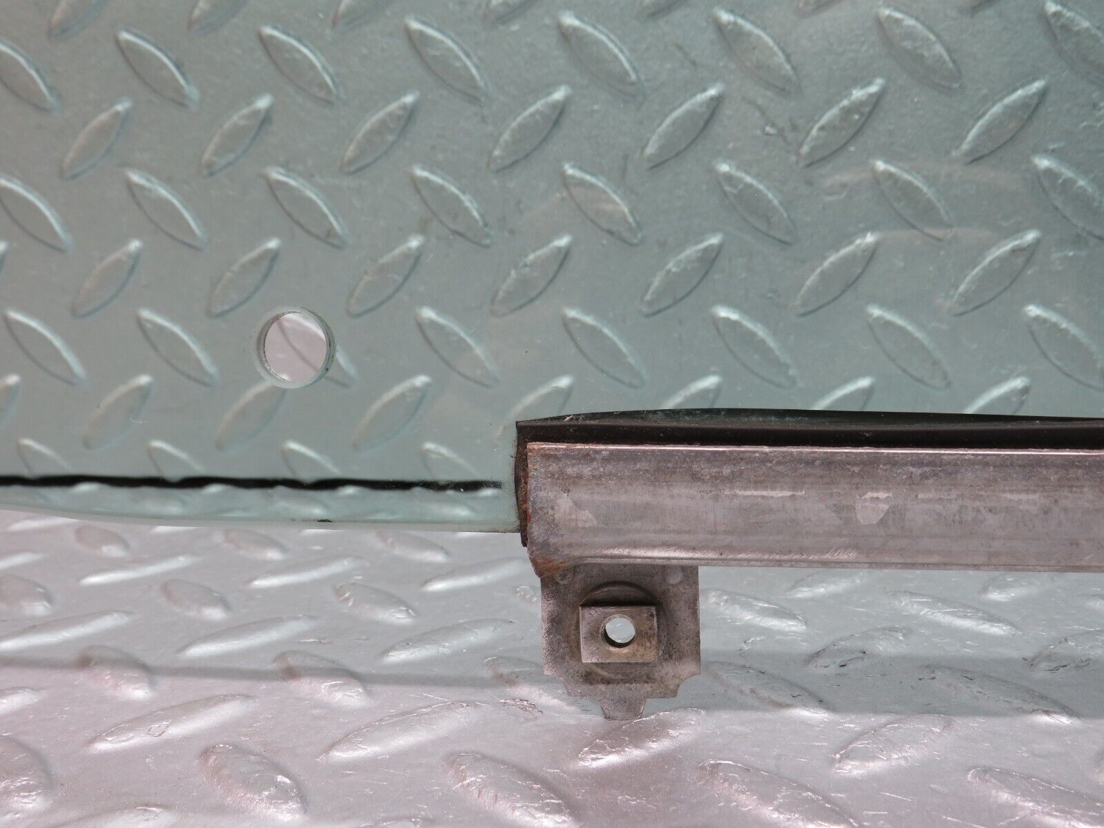 38229 Mercedes-Benz R129 280SL Coupe Right Door Window Glass