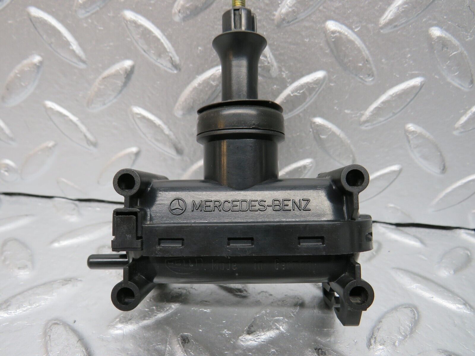 32449 Mercedes-Benz S124 300TE Wagon Door Lock Vacuum Actuator Rear Left