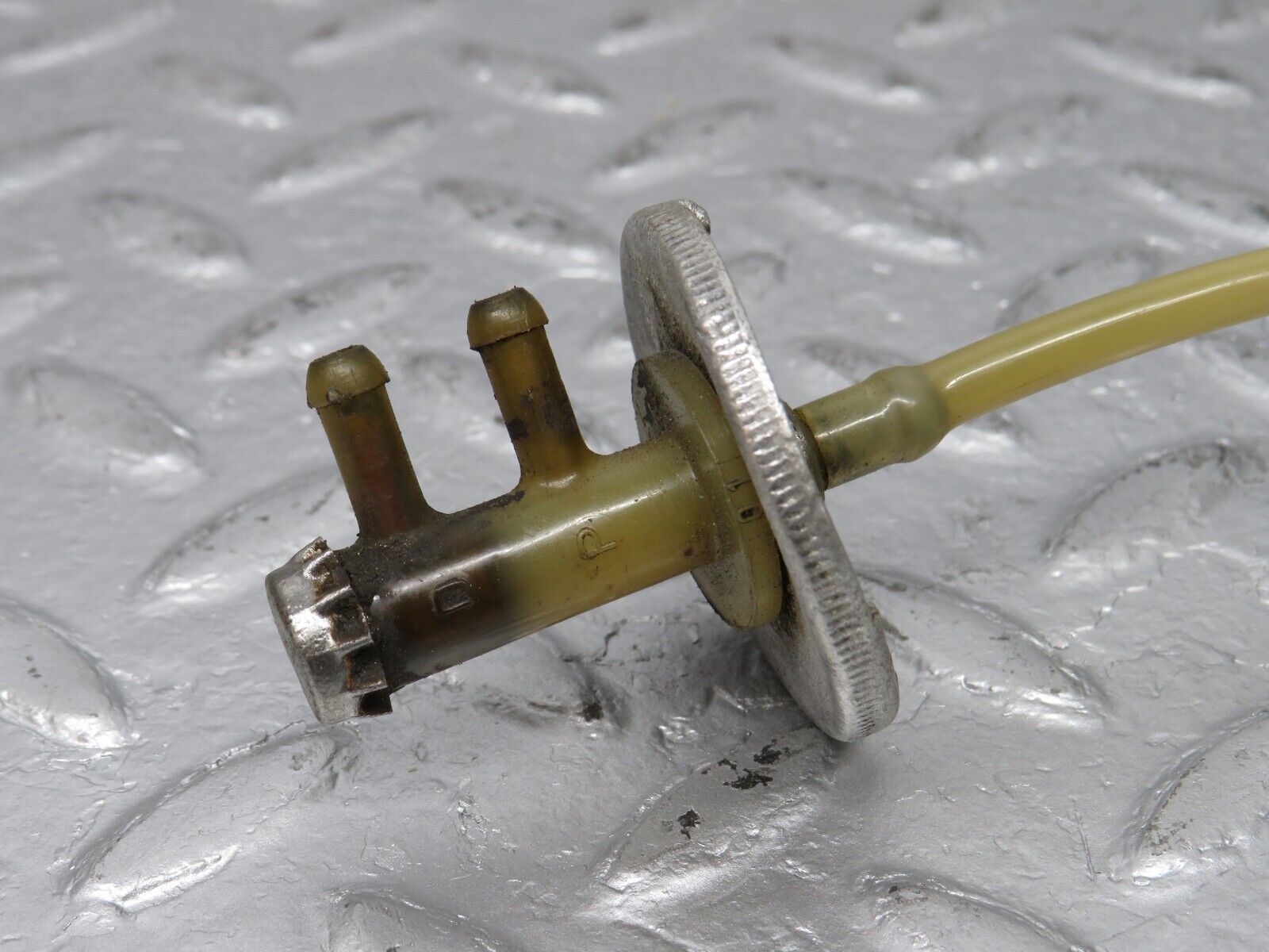 40465 Mercedes-Benz W110 230 Windscreen Washer Reservoir Cap Hose Pipe