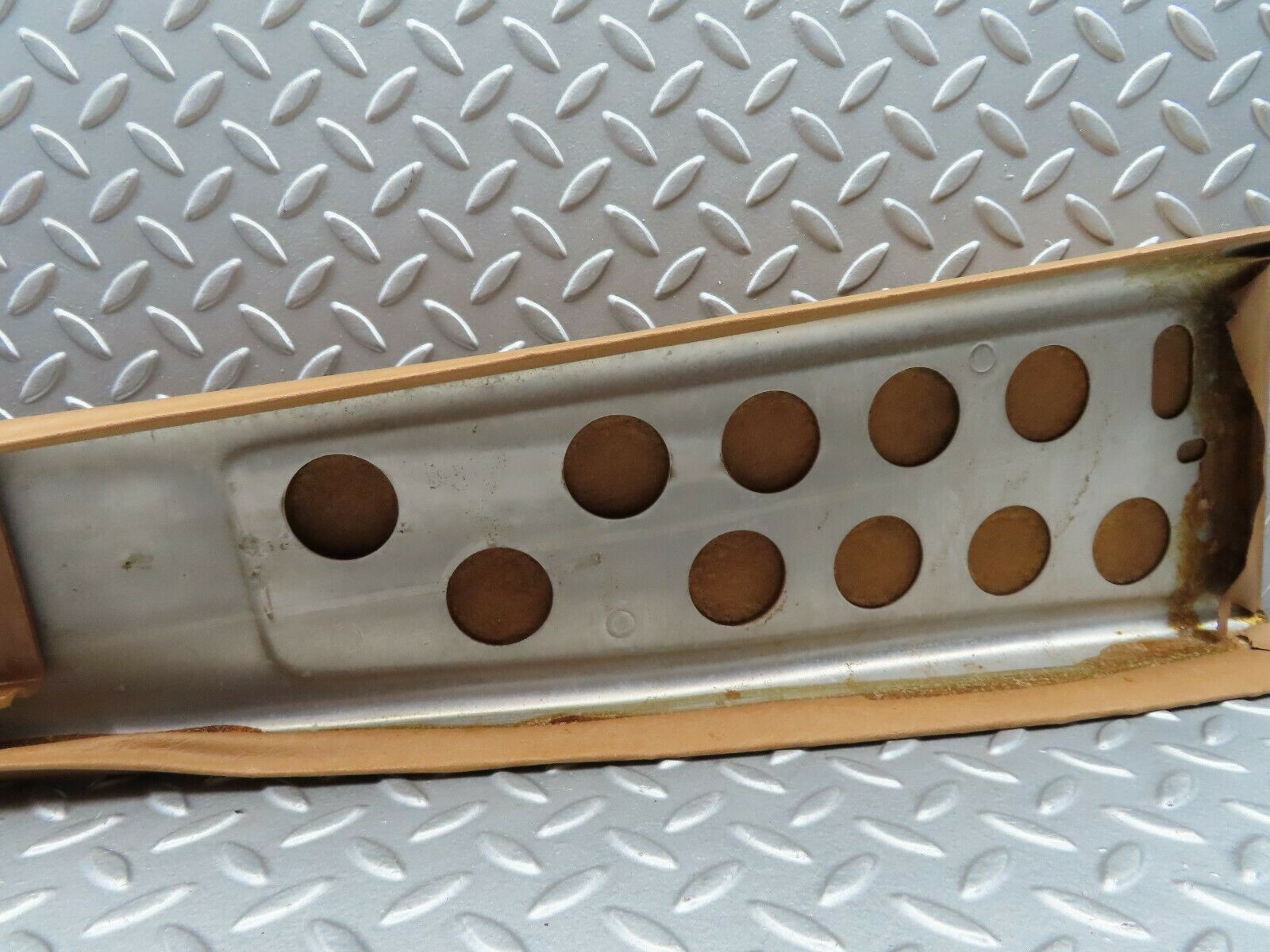 6190 Mercedes-Benz W126 380SE B Pillar Cover Left Side 1266922522