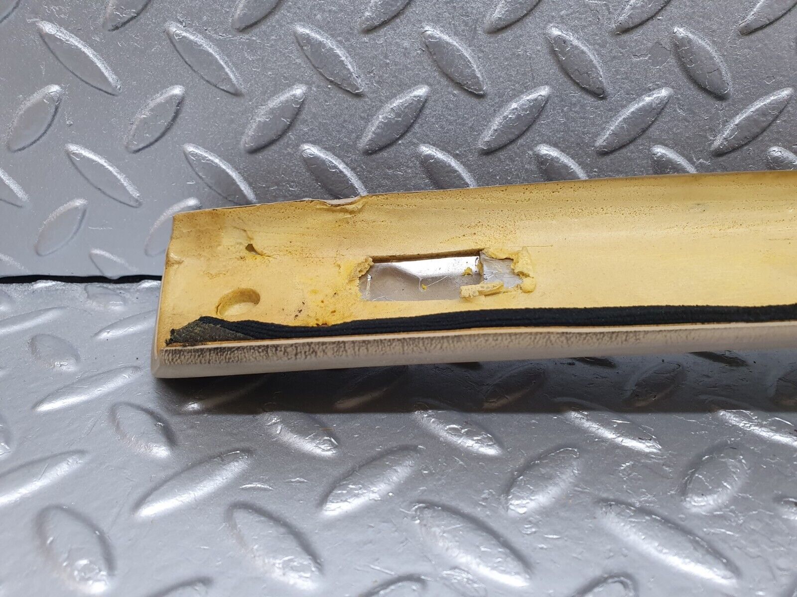 40927 Mercedes-Benz W126 300SE A Pillar Cover Left Side Beige