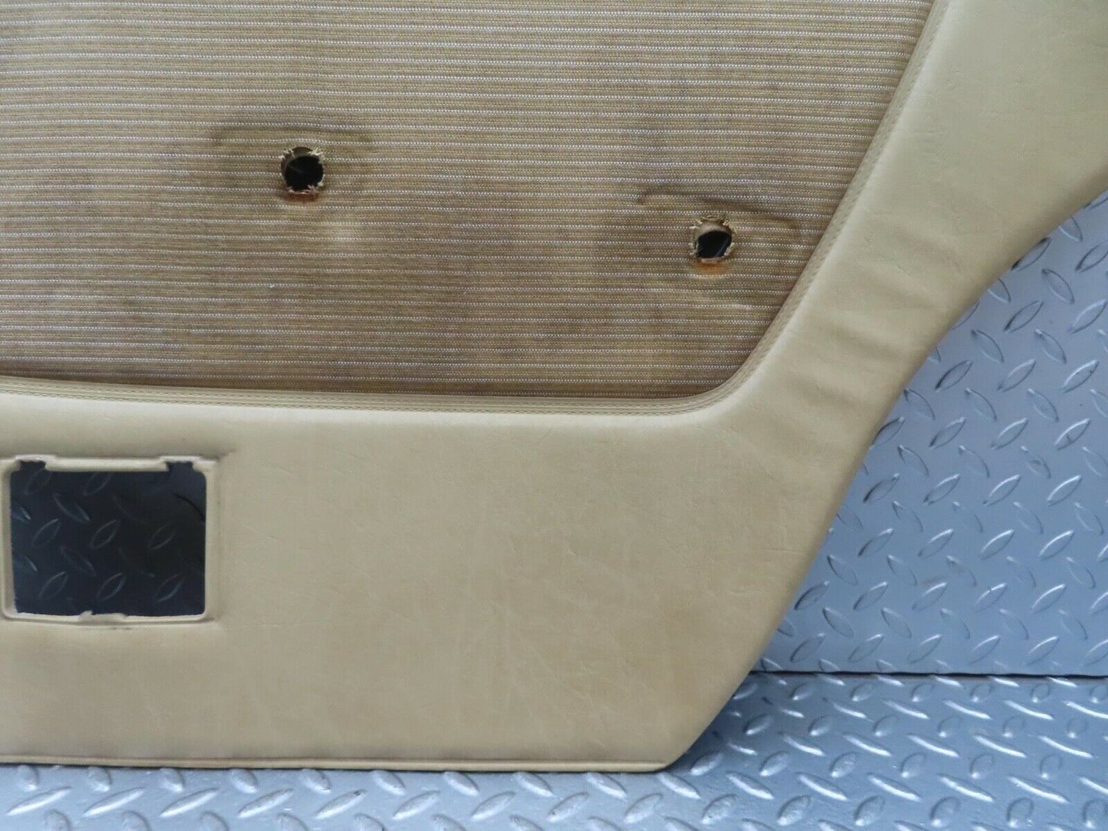 13511 Mercedes-Benz W123 200 Rear Right Door Card Cream