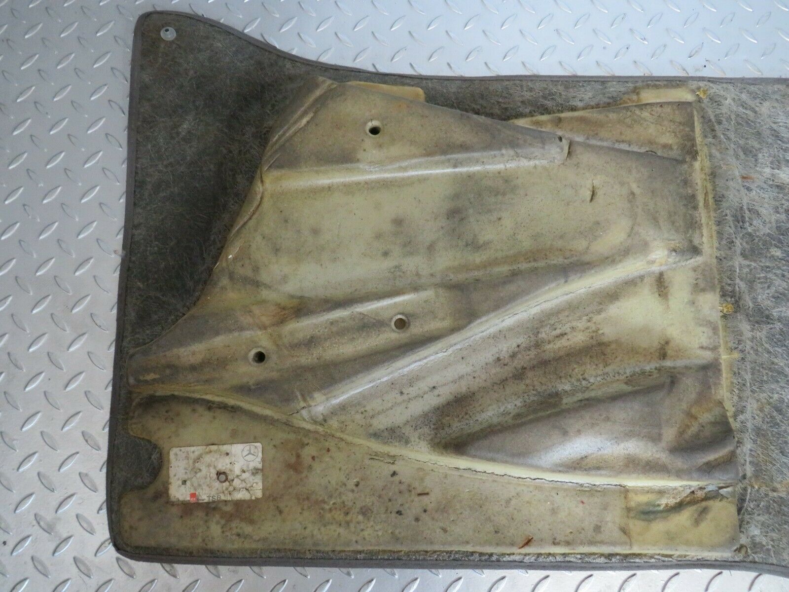 22637 Mercedes-Benz C124 E220 Coupe Front Left Floor Carpet Grey