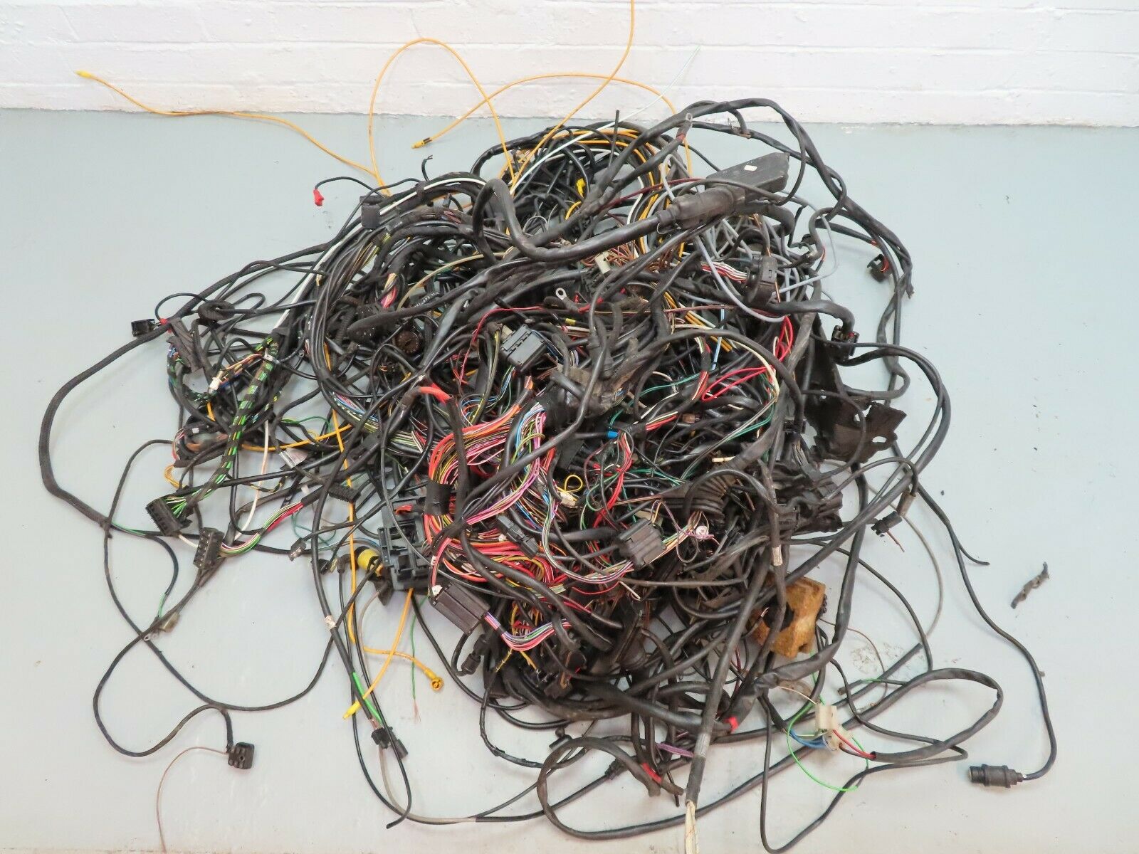 5942 Mercedes-Benz W124 230E Engine Chassis Body Wire Wiring Harness